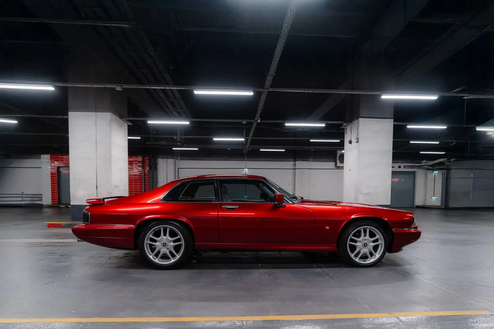 Jaguar XJR - TWR - V12 6.0L Kırmızı - 2