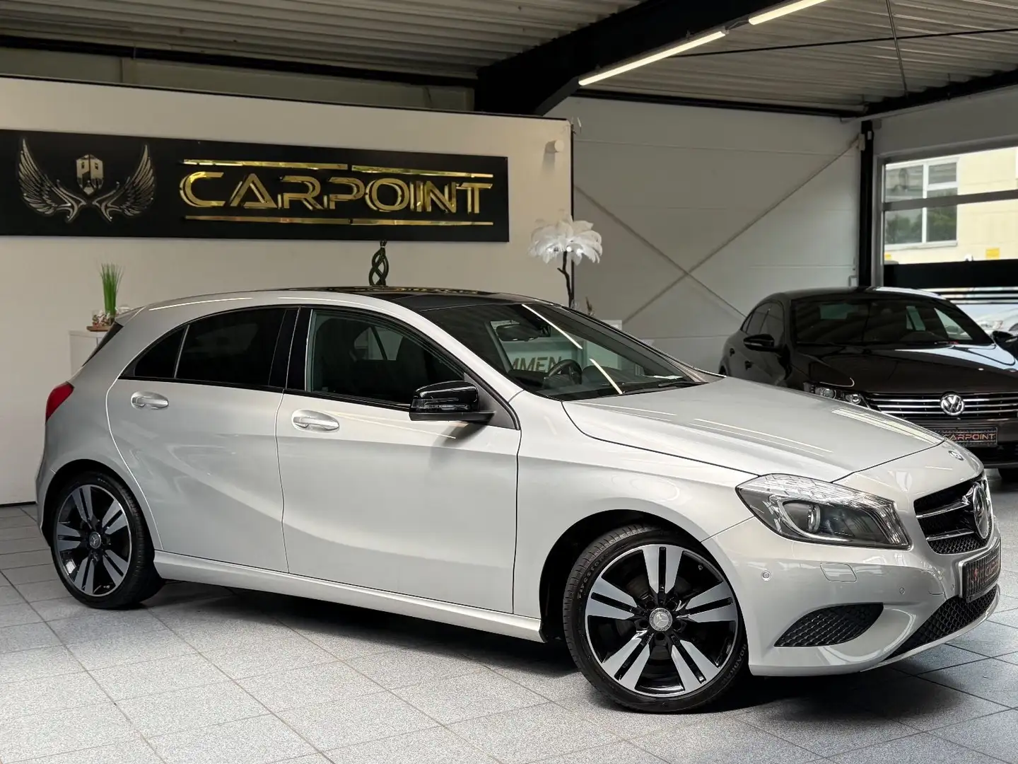 Mercedes-Benz A 200 BlueEfficiency Urban/Bi-xenon/Pano/Navi/BT Silber - 2