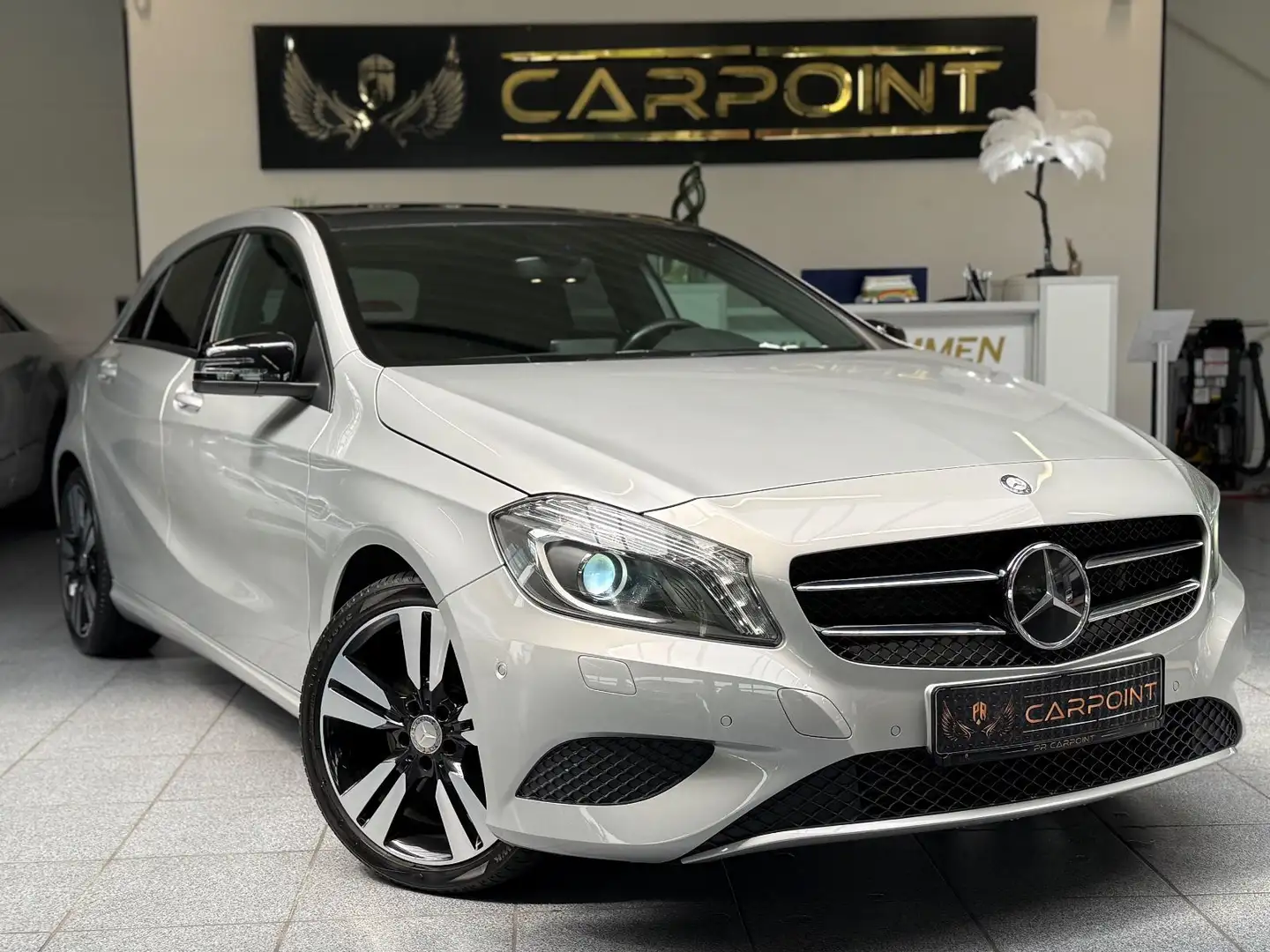 Mercedes-Benz A 200 BlueEfficiency Urban/Bi-xenon/Pano/Navi/BT Silber - 1