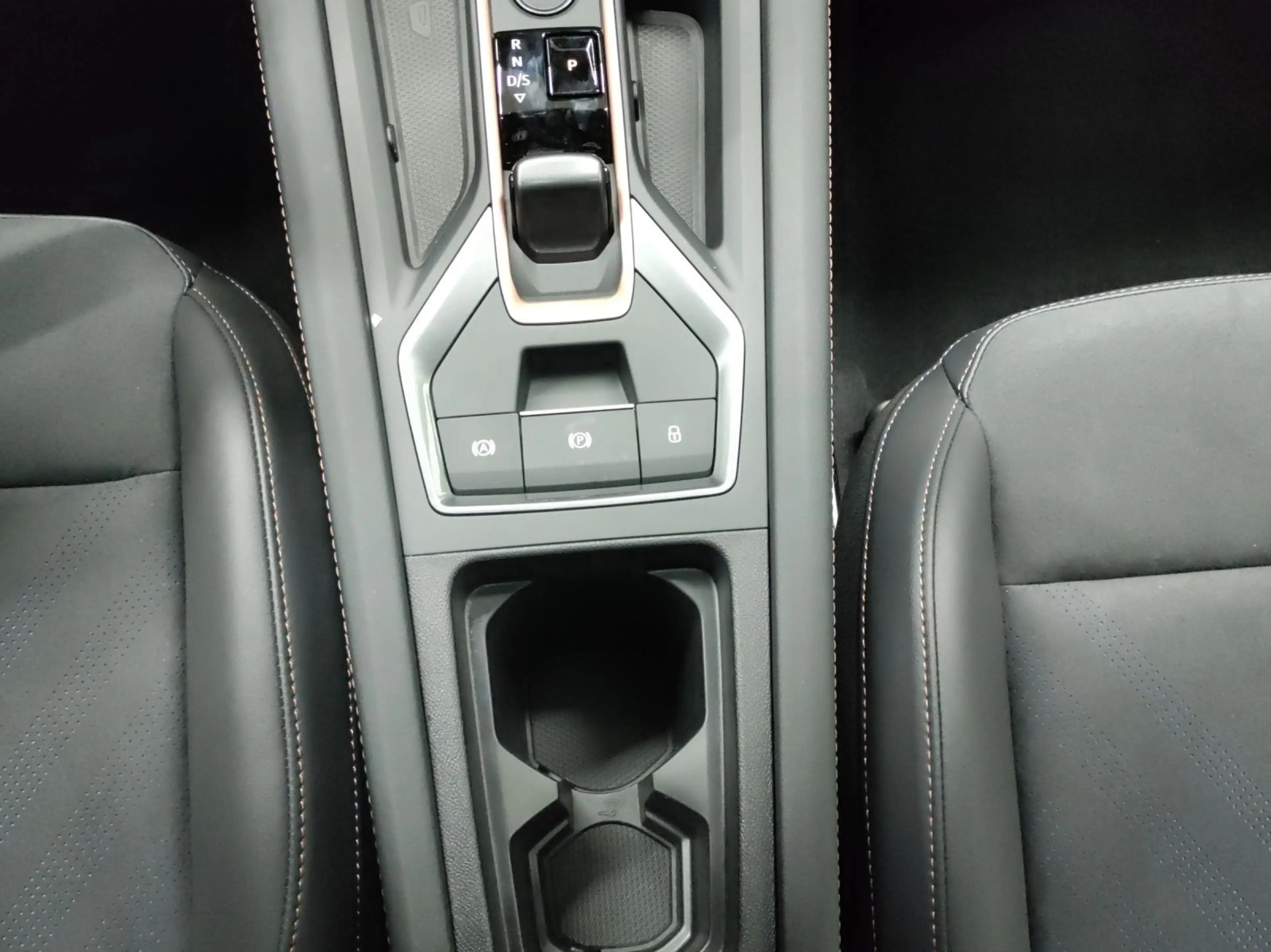 CUPRA Leon Sportstourer 1.5 e-HYBRID DSG VZ SENNHEISER — photo 12