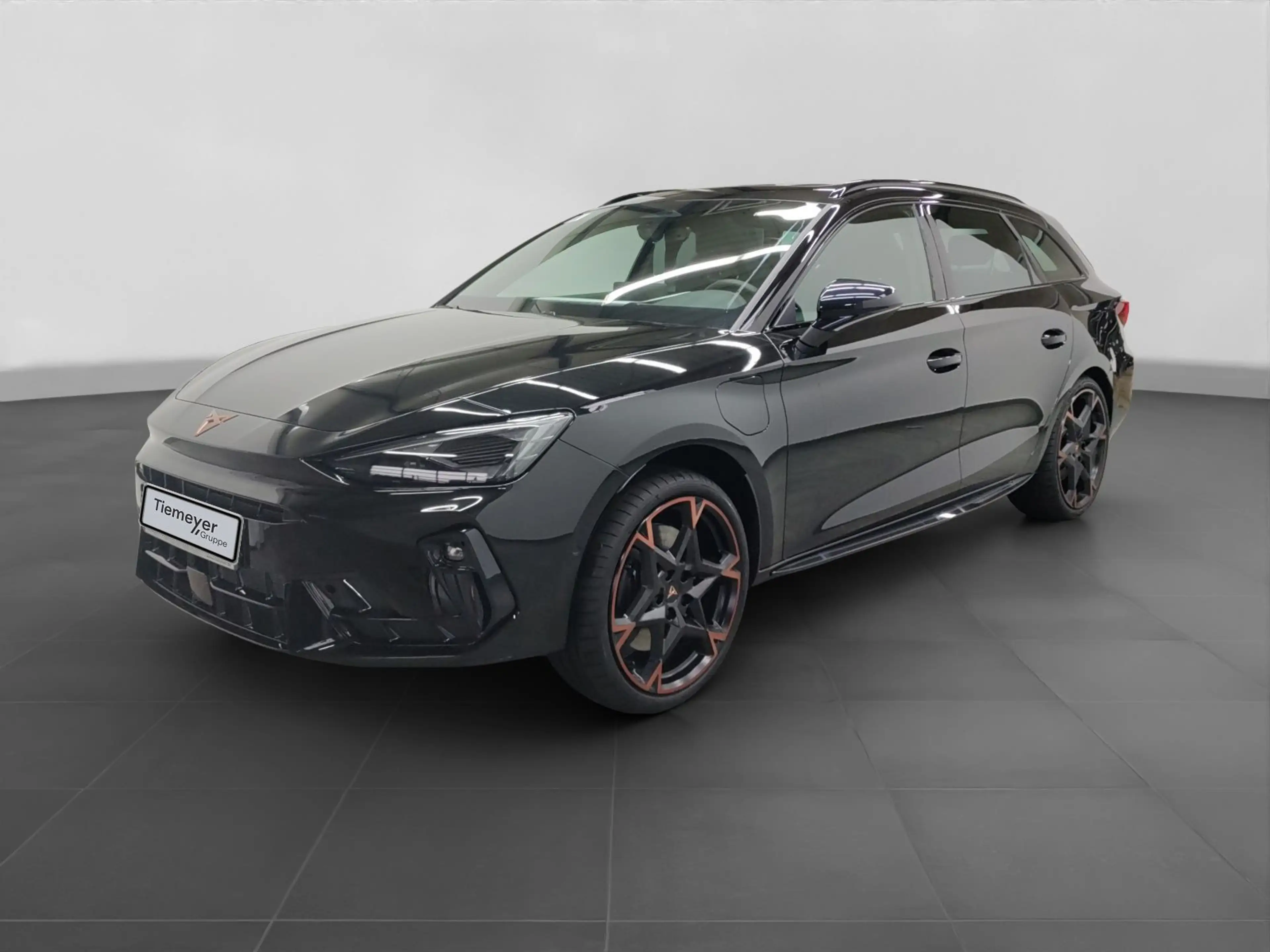 CUPRA Leon Sportstourer 1.5 e-HYBRID DSG VZ SENNHEISER — photo 2