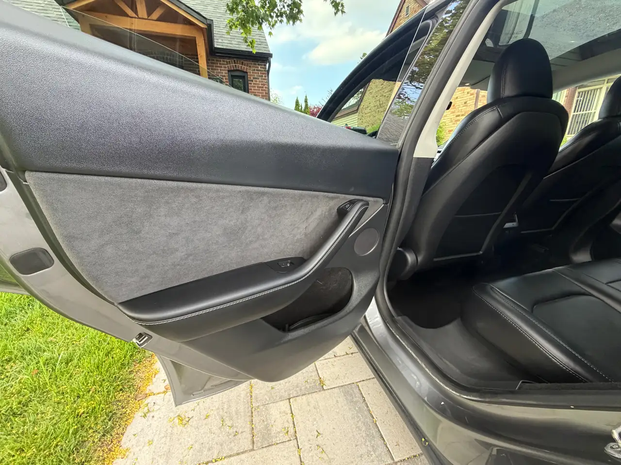 Tesla Model Y снимка Tesla Model Y
