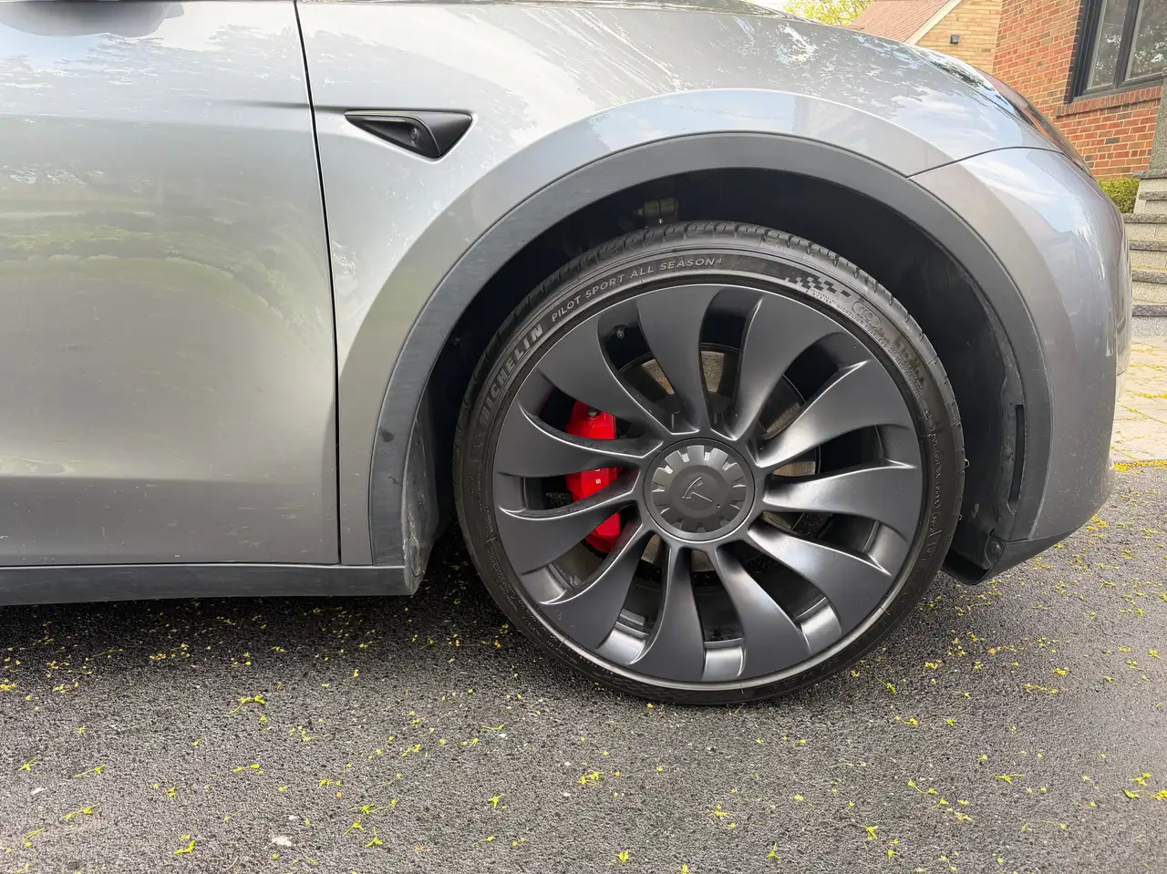 Tesla Model Y снимка Tesla Model Y
