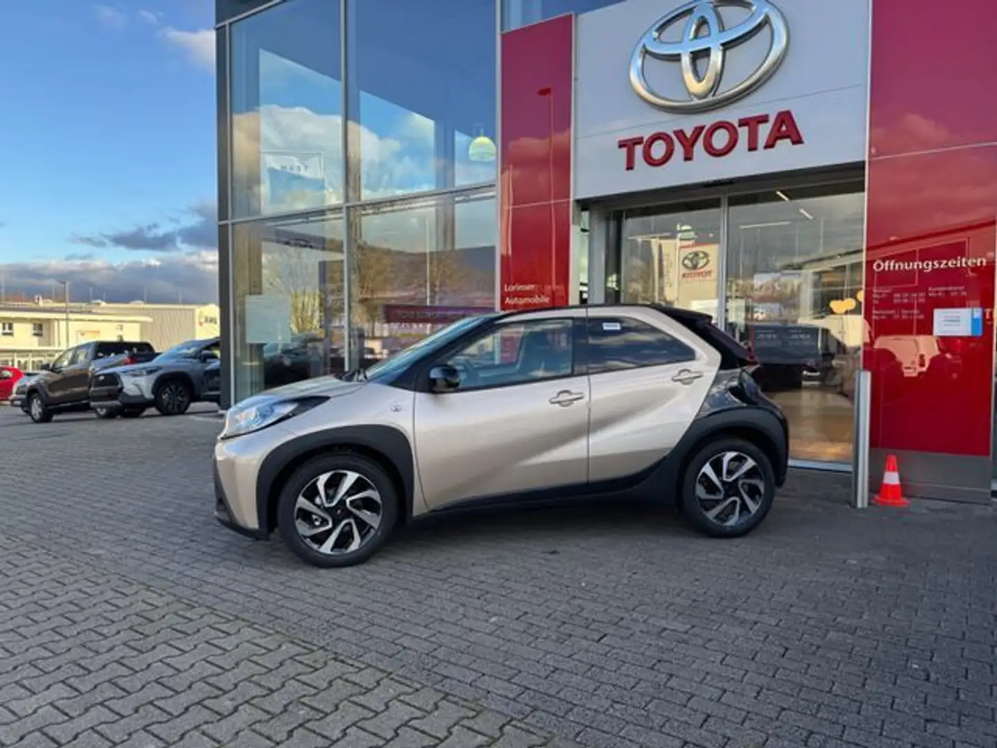 Toyota AYGO X 1.0 l Team D M/T Schwarz - 2
