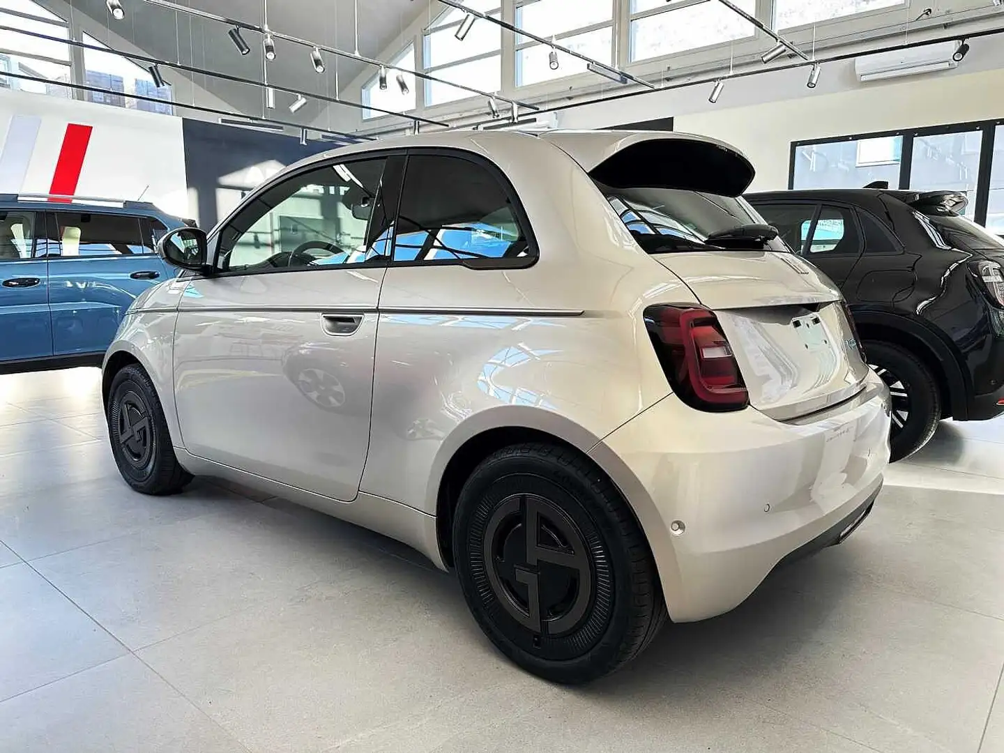 Fiat 500 500e Giorgio Armani Berlina 42 kWh Grigio - 2