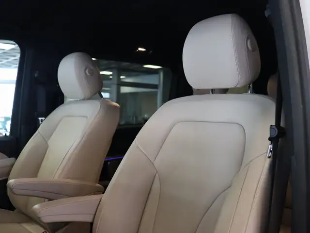 Mercedes-Benz V-Class view 11
