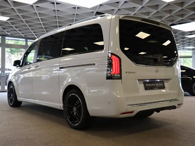 Mercedes-Benz V-Class view 6