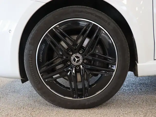 Mercedes-Benz V-Class view 7