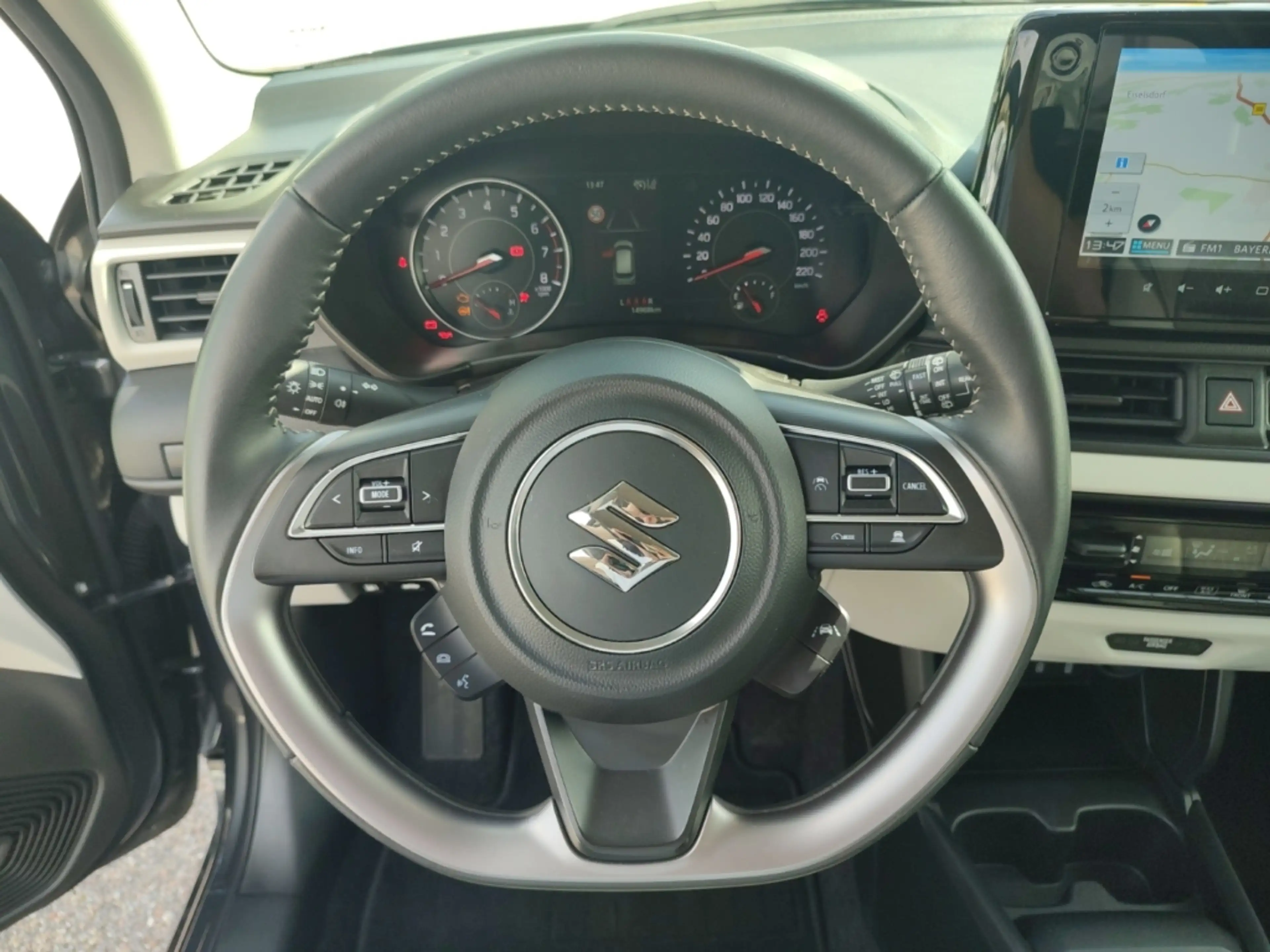 Suzuki Swift Club ALLGRIP 4x4 NAVI ACC Klima RFK SHZ FSE BT USB — photo 9