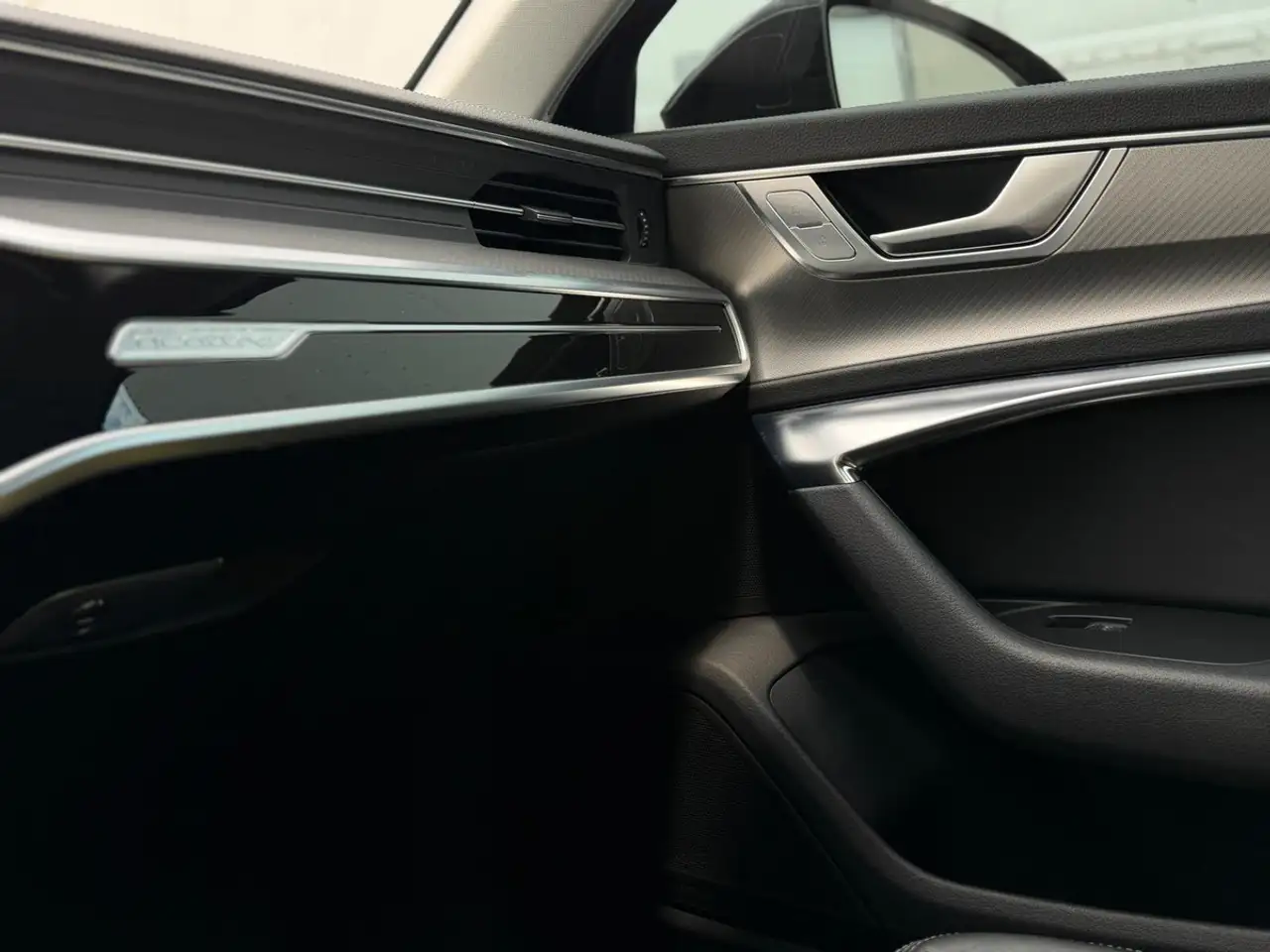 Audi A6 снимка Audi A6