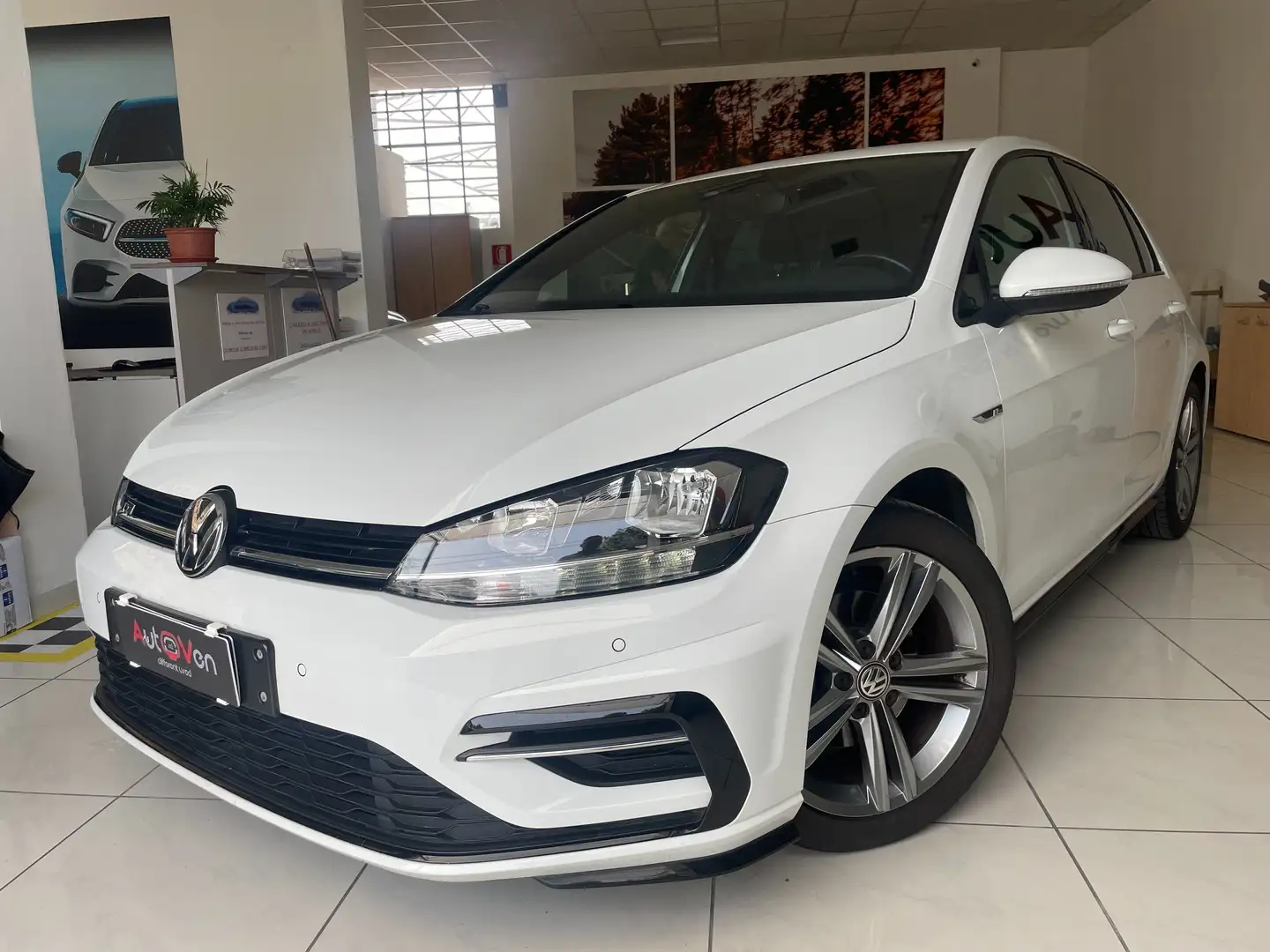 Volkswagen Golf Golf 5p 1.6 tdi R-line 115cv Bianco - 1