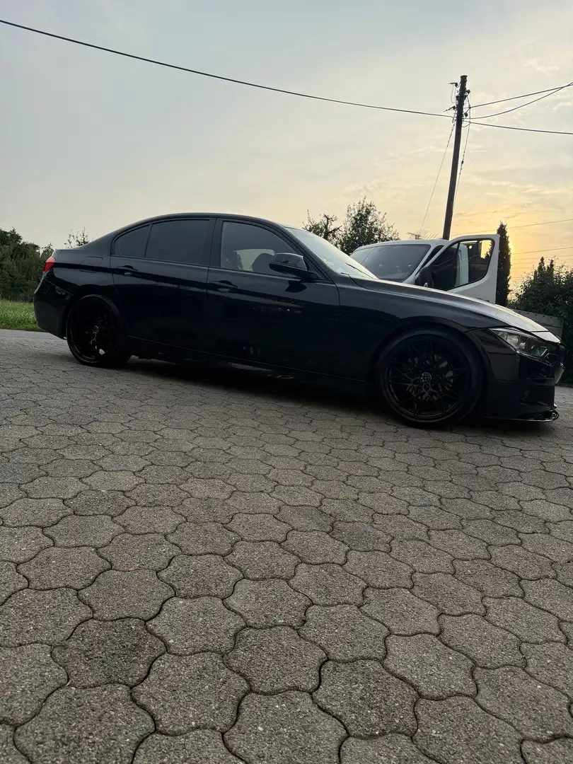 BMW 320 320d Aut. Schwarz - 2