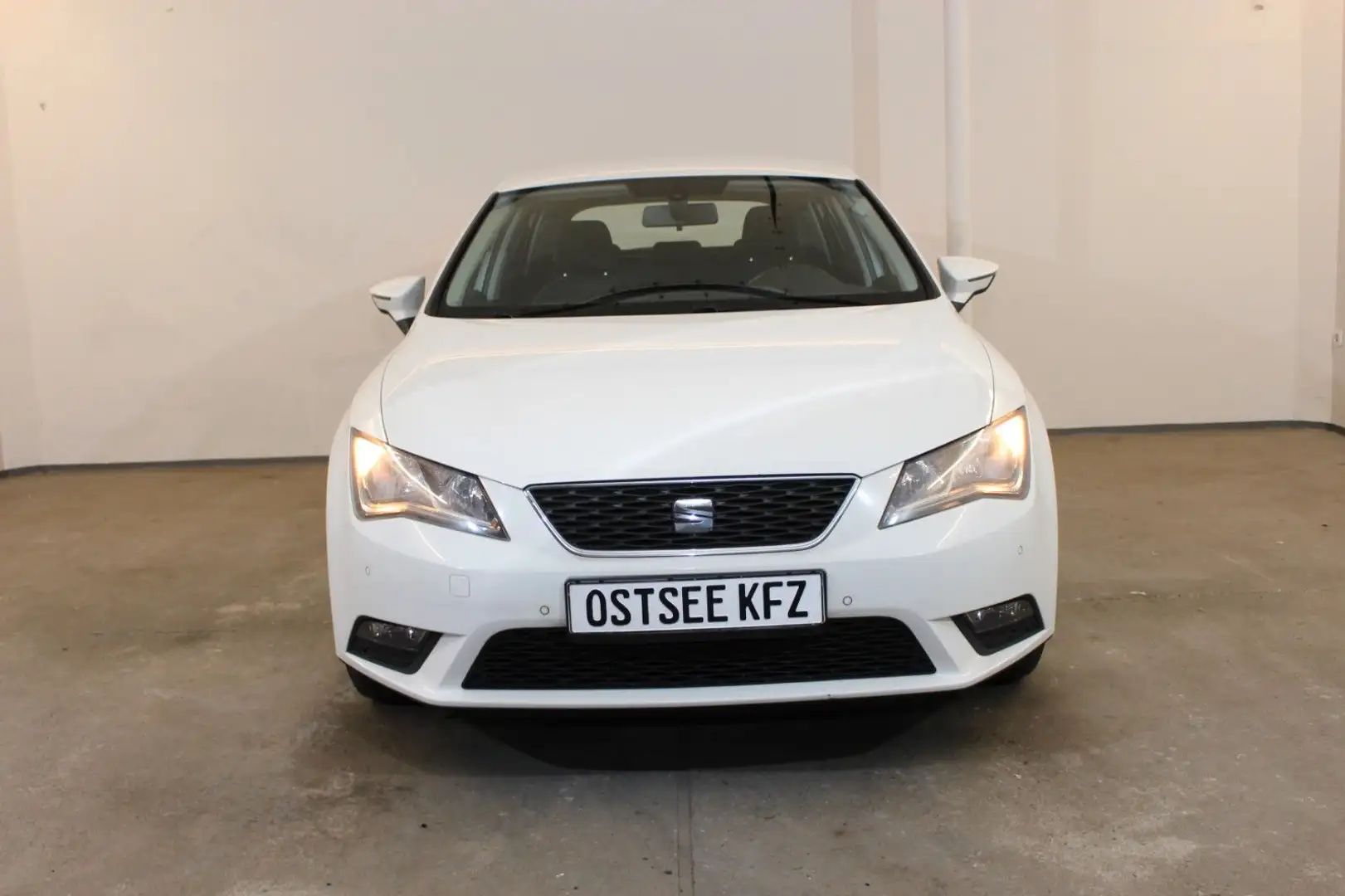 SEAT Leon Style Tempomat, Sitzheizung, 2x PDC. Weiß - 2