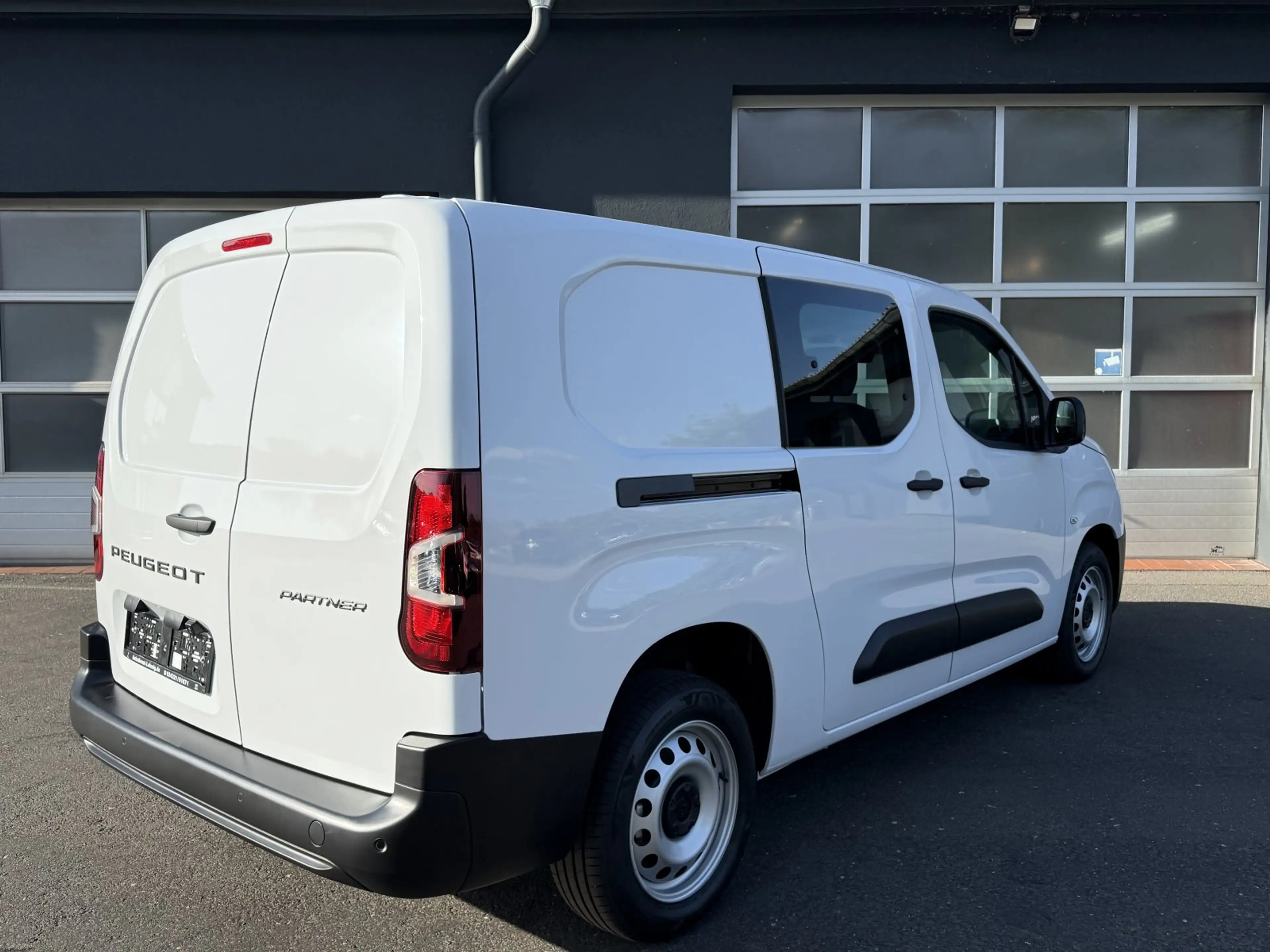 Peugeot Partner 1.5 Hdi 100 XL Doppelkabine 5S — photo 5