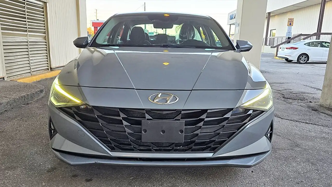 Hyundai ELANTRA снимка Hyundai ELANTRA