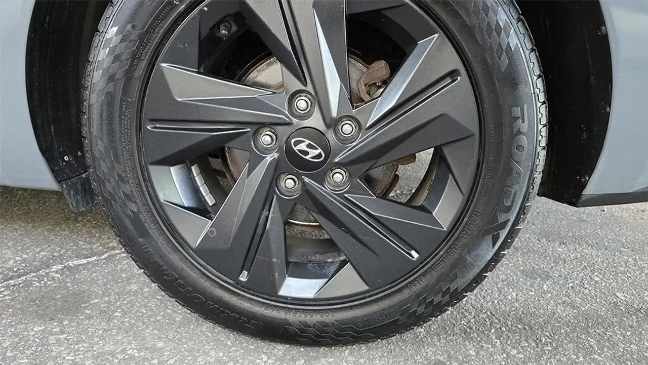 Hyundai ELANTRA снимка Hyundai ELANTRA