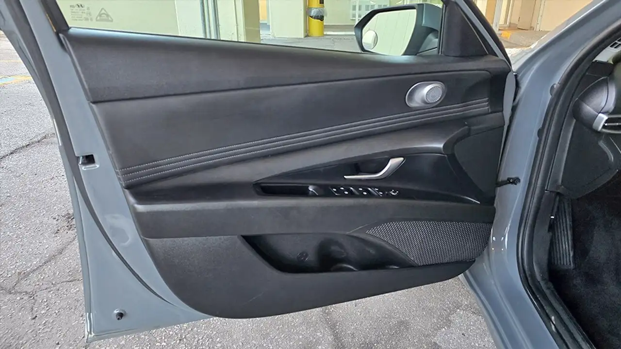 Hyundai ELANTRA снимка Hyundai ELANTRA
