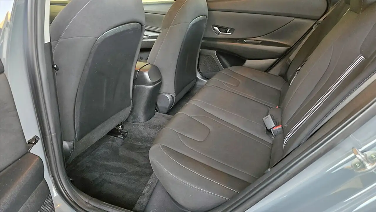 Hyundai ELANTRA снимка Hyundai ELANTRA