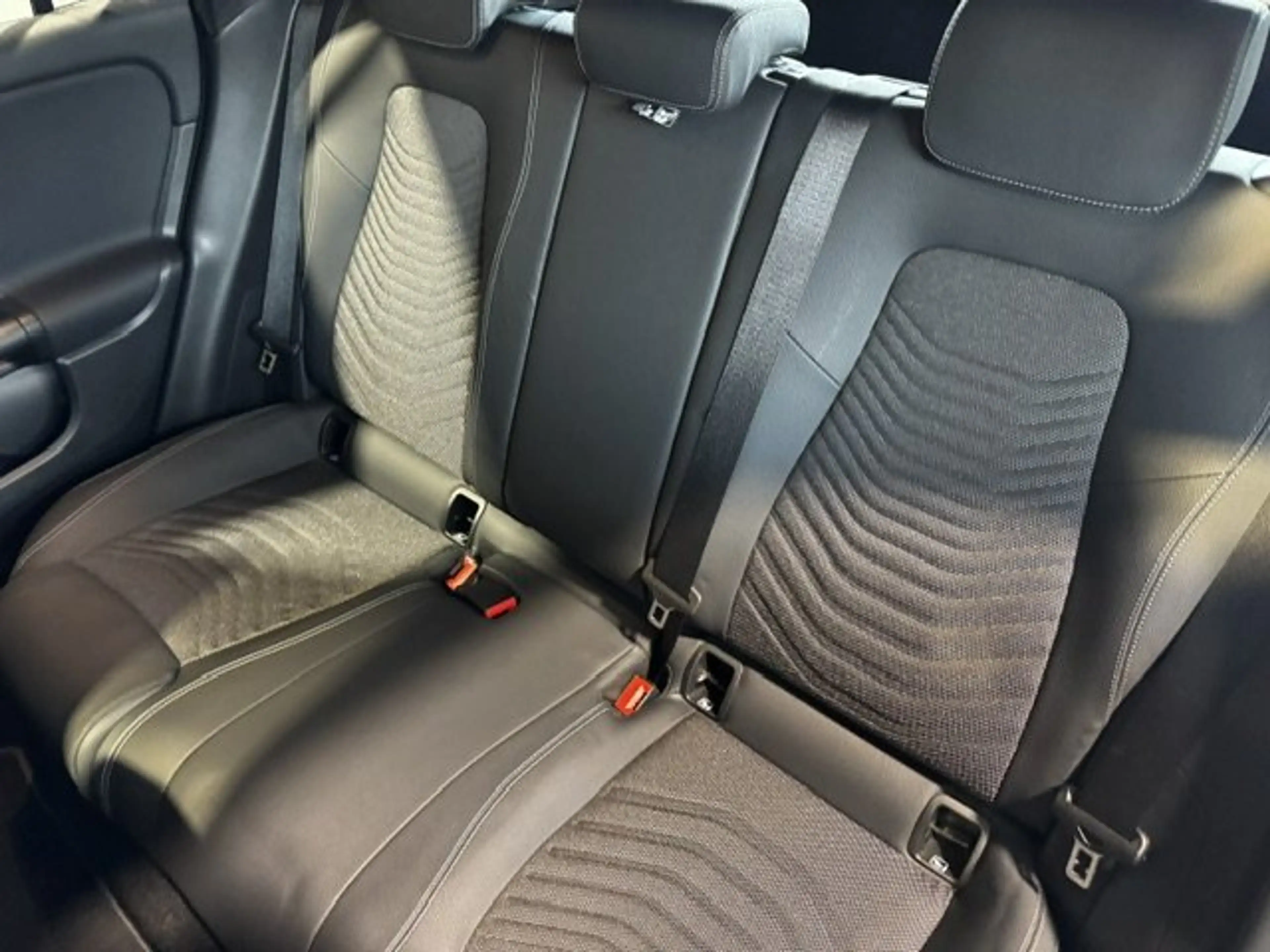 Mercedes-Benz GLA 180 Kamera/LED/eleHeck/WinterPa/MBUX/LMR 17" — photo 10