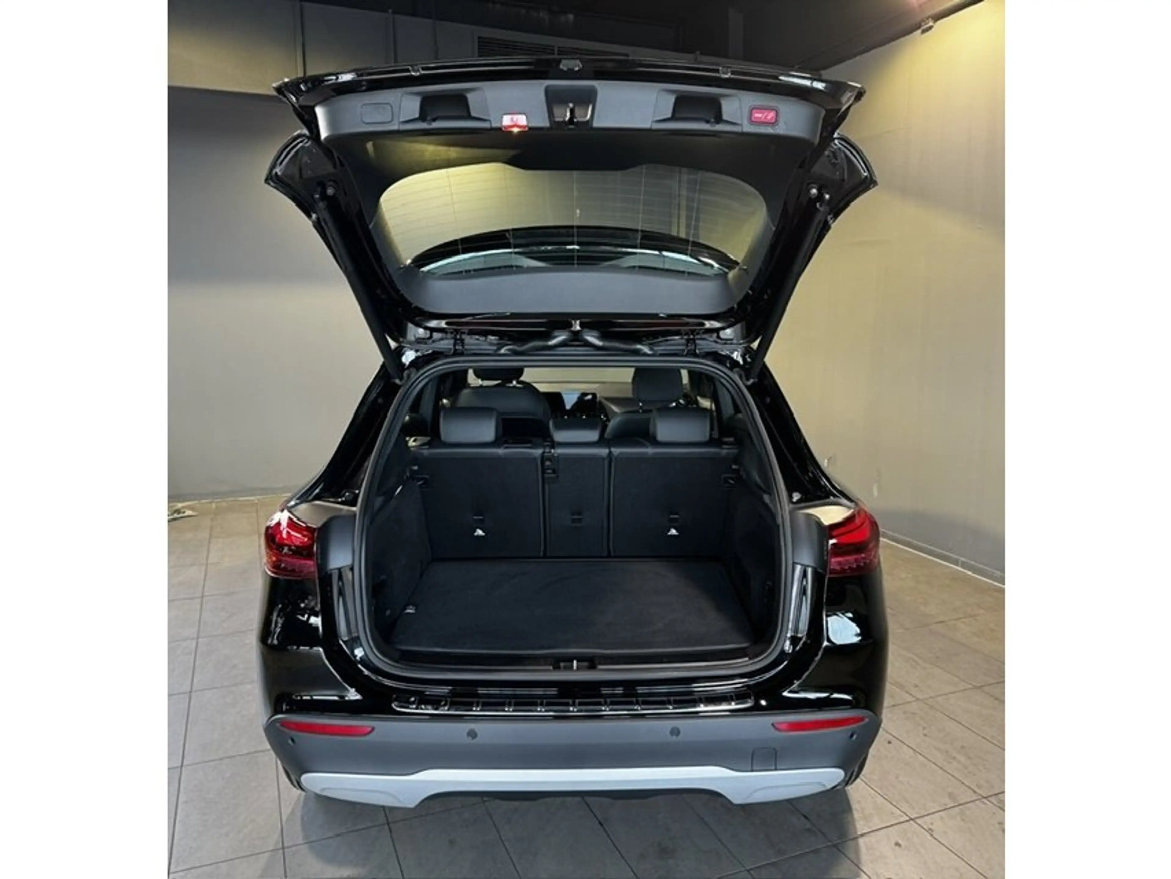 Mercedes-Benz GLA 180 Kamera/LED/eleHeck/WinterPa/MBUX/LMR 17" — photo 3