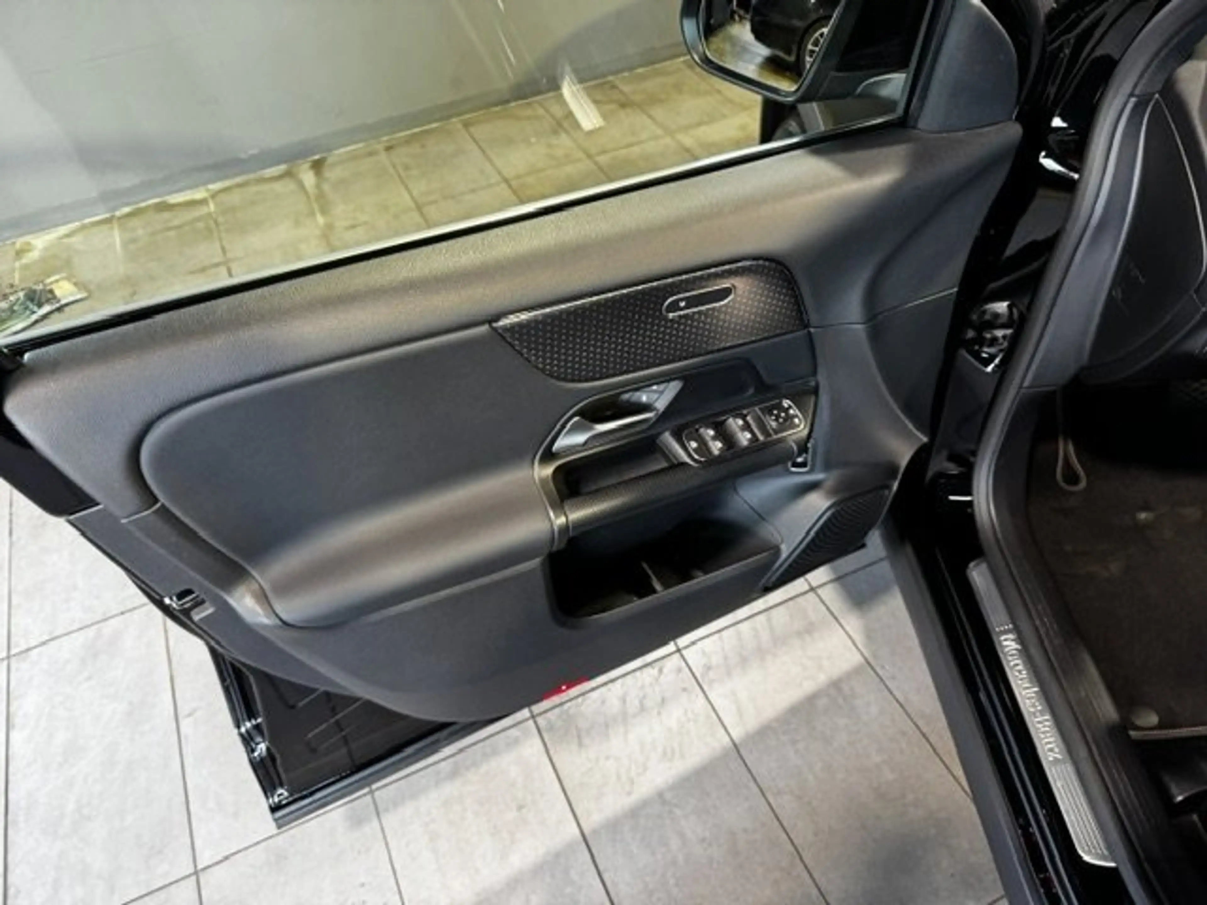 Mercedes-Benz GLA 180 Kamera/LED/eleHeck/WinterPa/MBUX/LMR 17" — photo 11