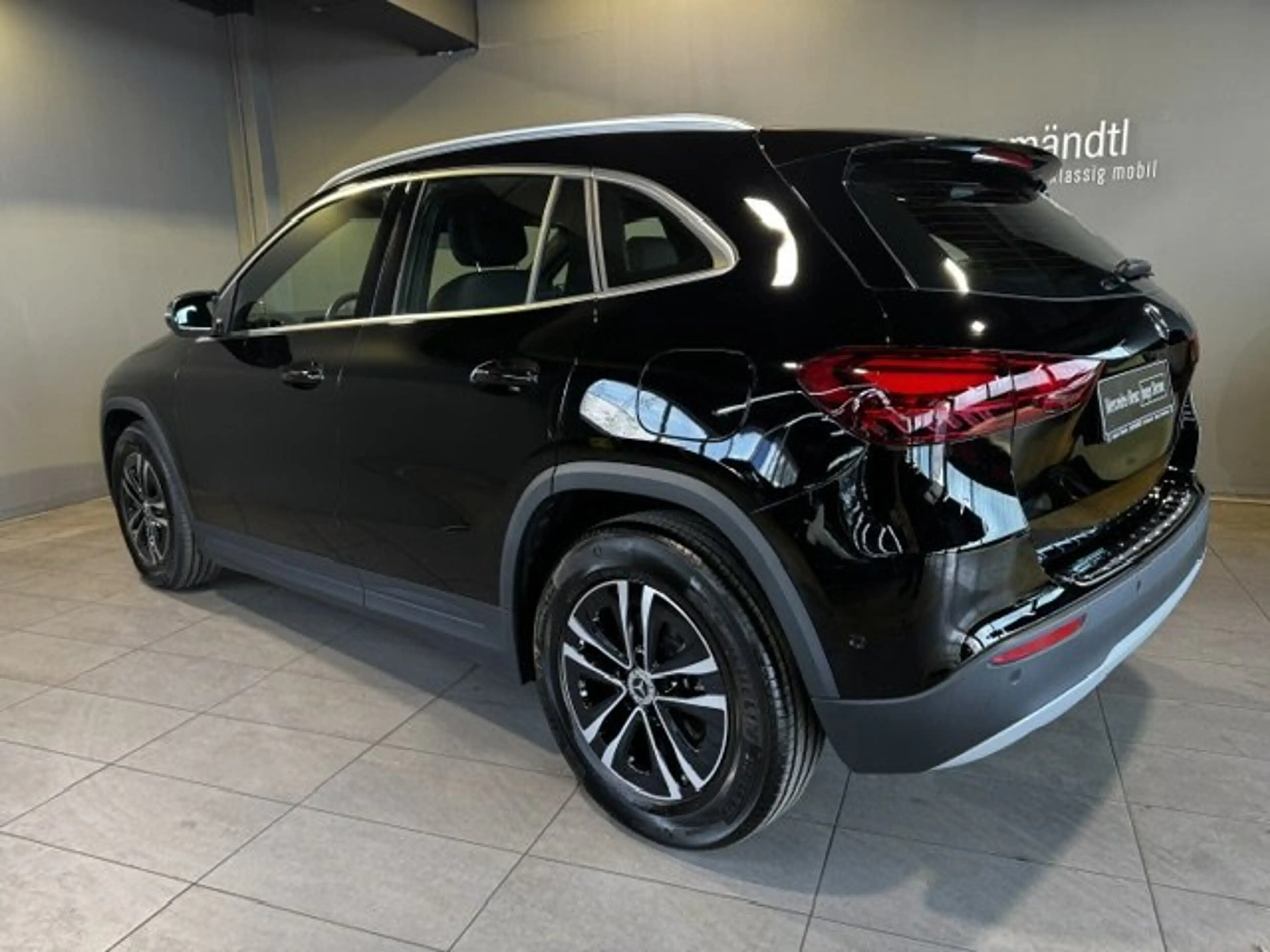 Mercedes-Benz GLA 180 Kamera/LED/eleHeck/WinterPa/MBUX/LMR 17" — photo 2