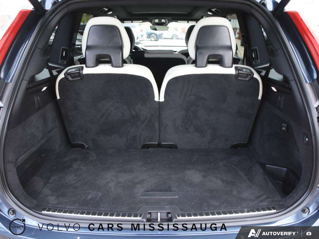 2023 Volvo XC90 T8 Plug-In Hybrid Ultimate thumb 11