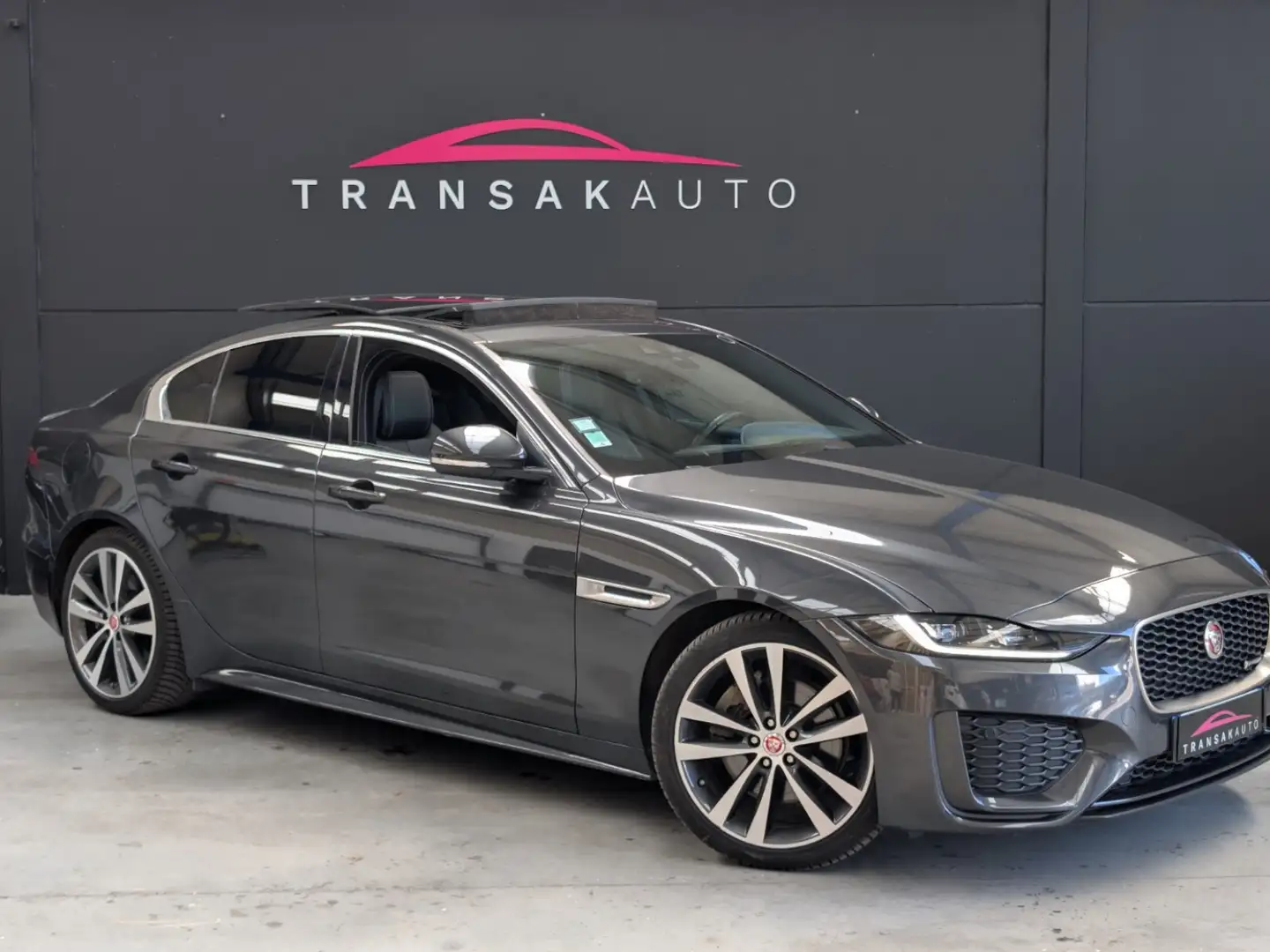 Jaguar XE Grau - 1