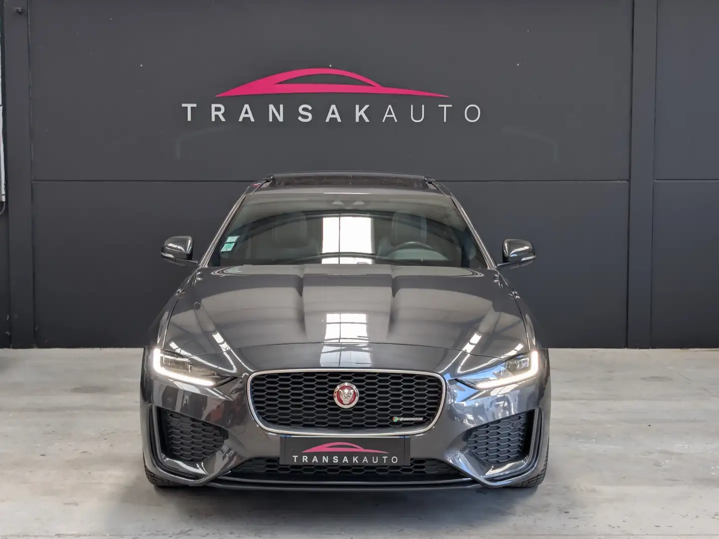 Jaguar XE Gris - 2