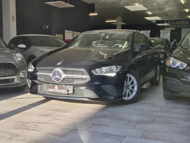 Mercedes-Benz CLA 180 CLA Shooting Brake 180 d Business auto