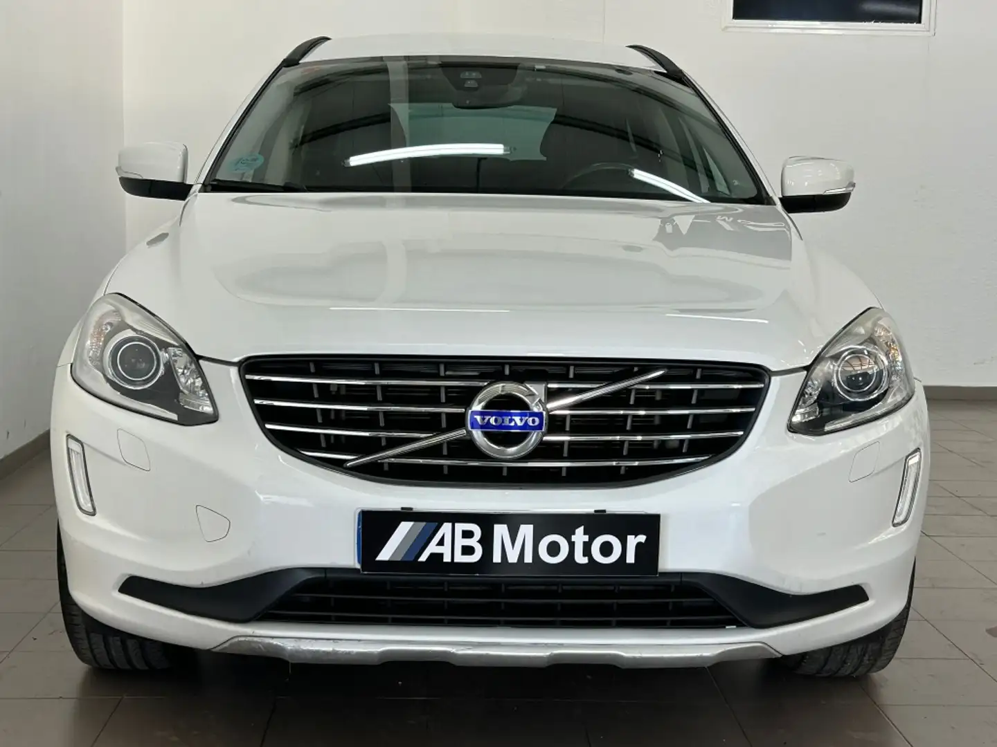 Volvo XC60 D3 Momentum Aut. 150 Blanc - 1