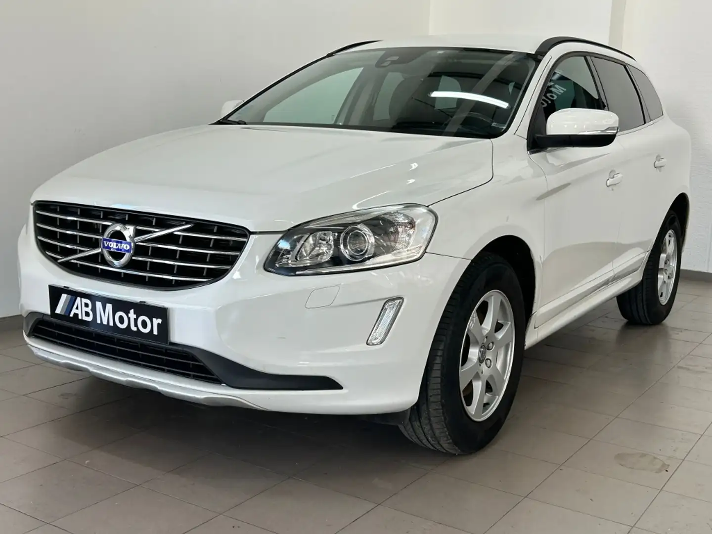 Volvo XC60 D3 Momentum Aut. 150 Blanc - 2
