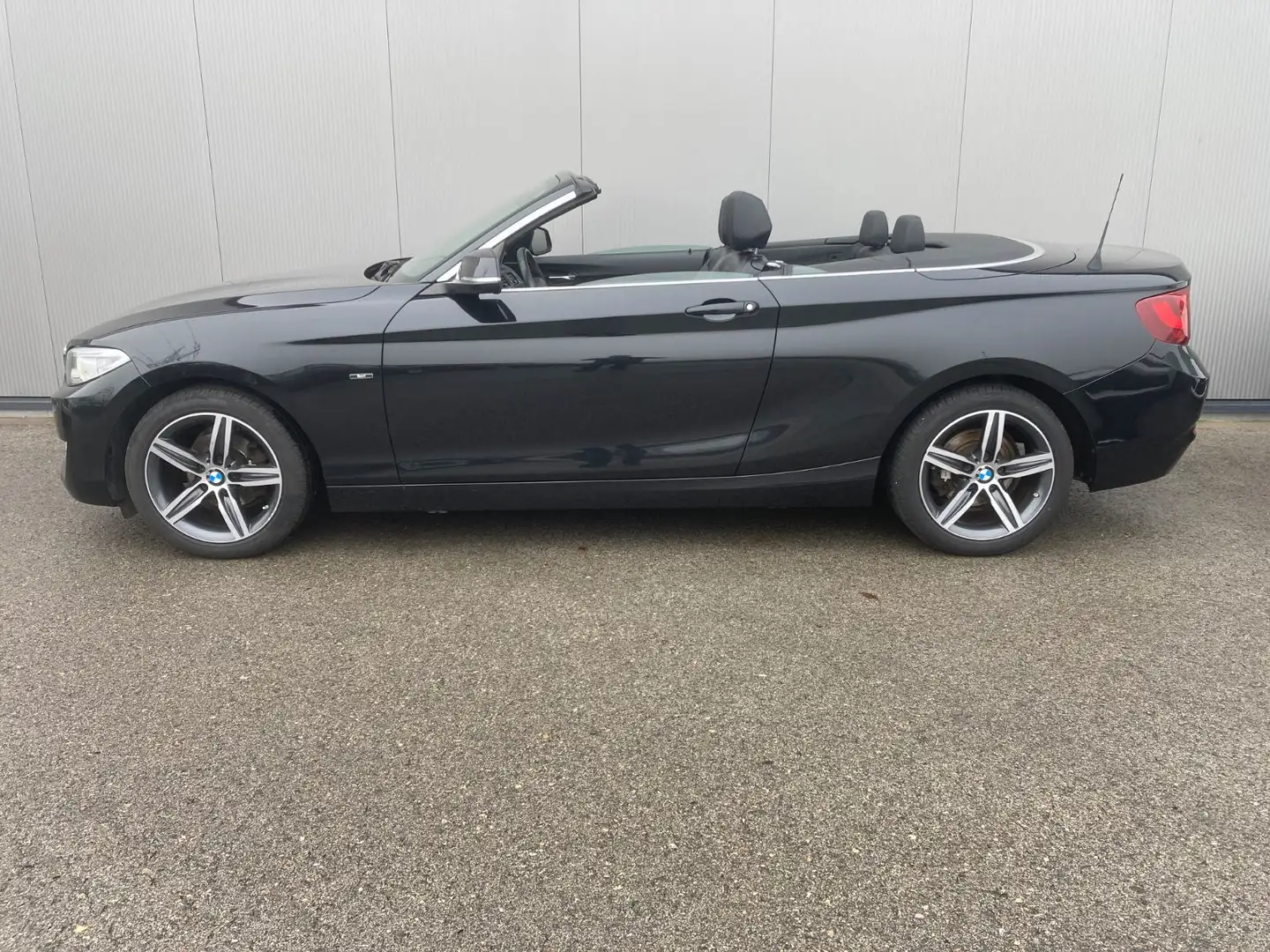 BMW 218 i Cabrio Sport Line *PDC*Sportsitze*LED*17" Schwarz - 1