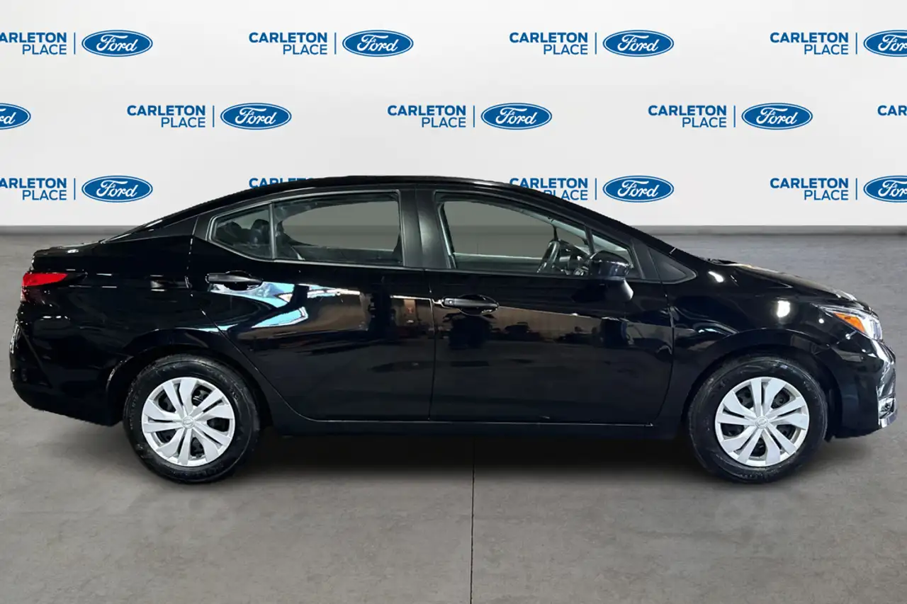 Nissan Versa photo Nissan Versa