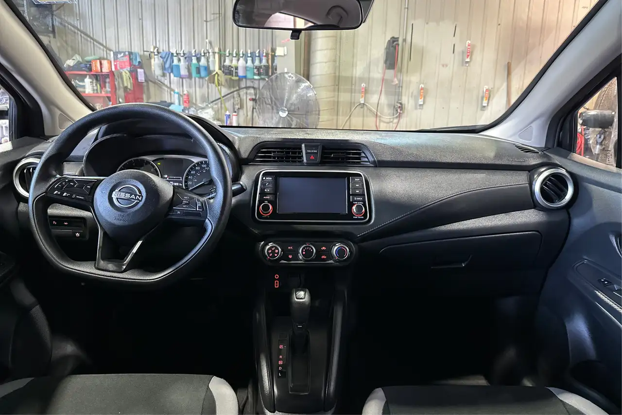 Nissan Versa photo Nissan Versa