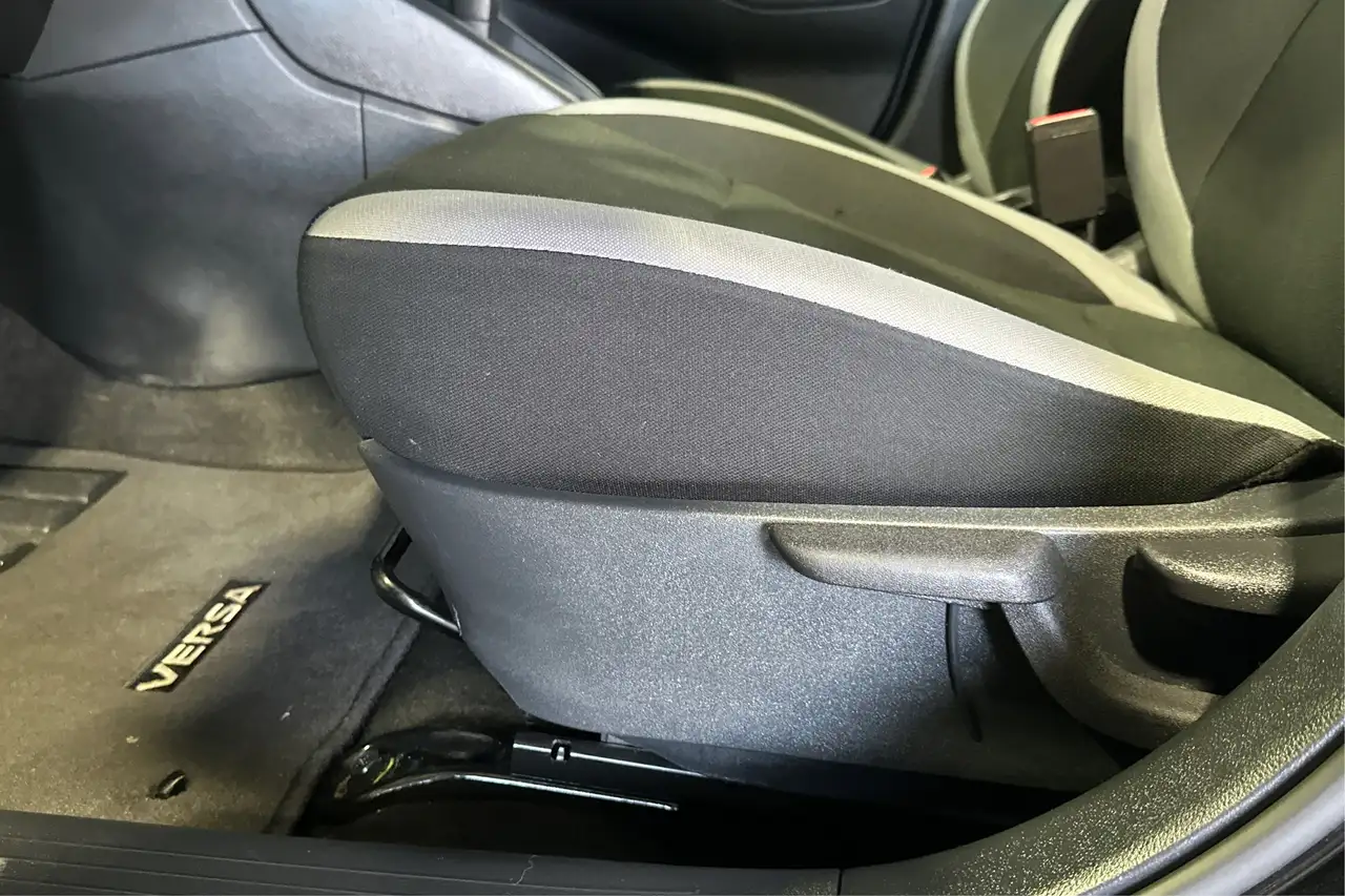 Nissan Versa photo Nissan Versa