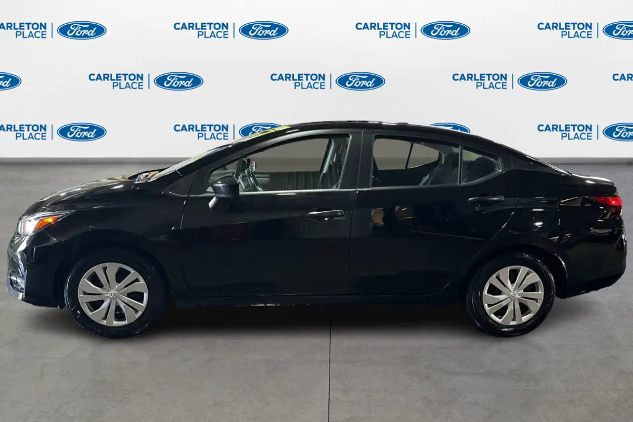 Nissan Versa photo Nissan Versa