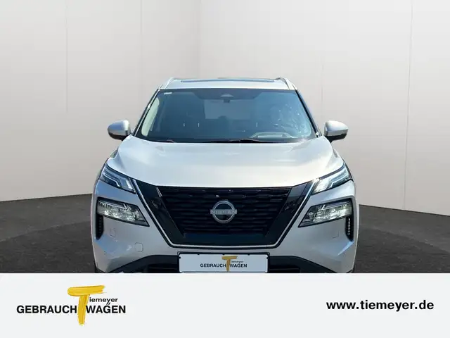 Nissan X-Trail view 2