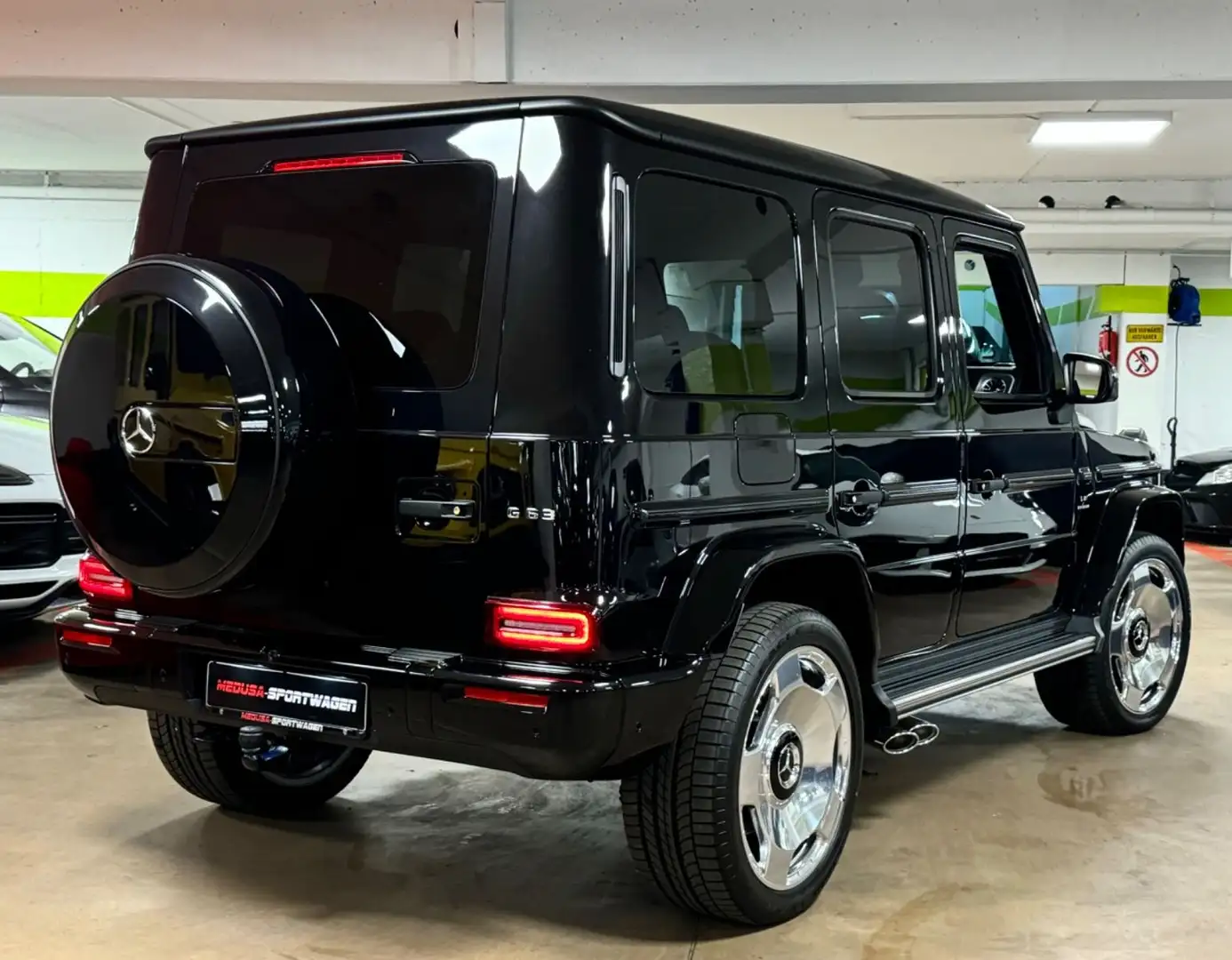 Mercedes-Benz G 63 AMG FACELIFT MY25 BURMESTER NIGHTPACK READY Zwart - 2