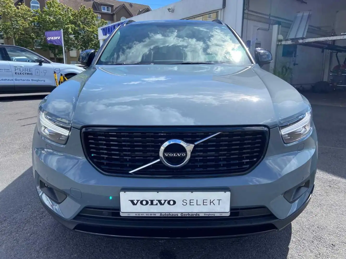 Volvo XC40 Plug-In-Hybrid T5 Recharge DKG RDesign, Vol Grau - 2