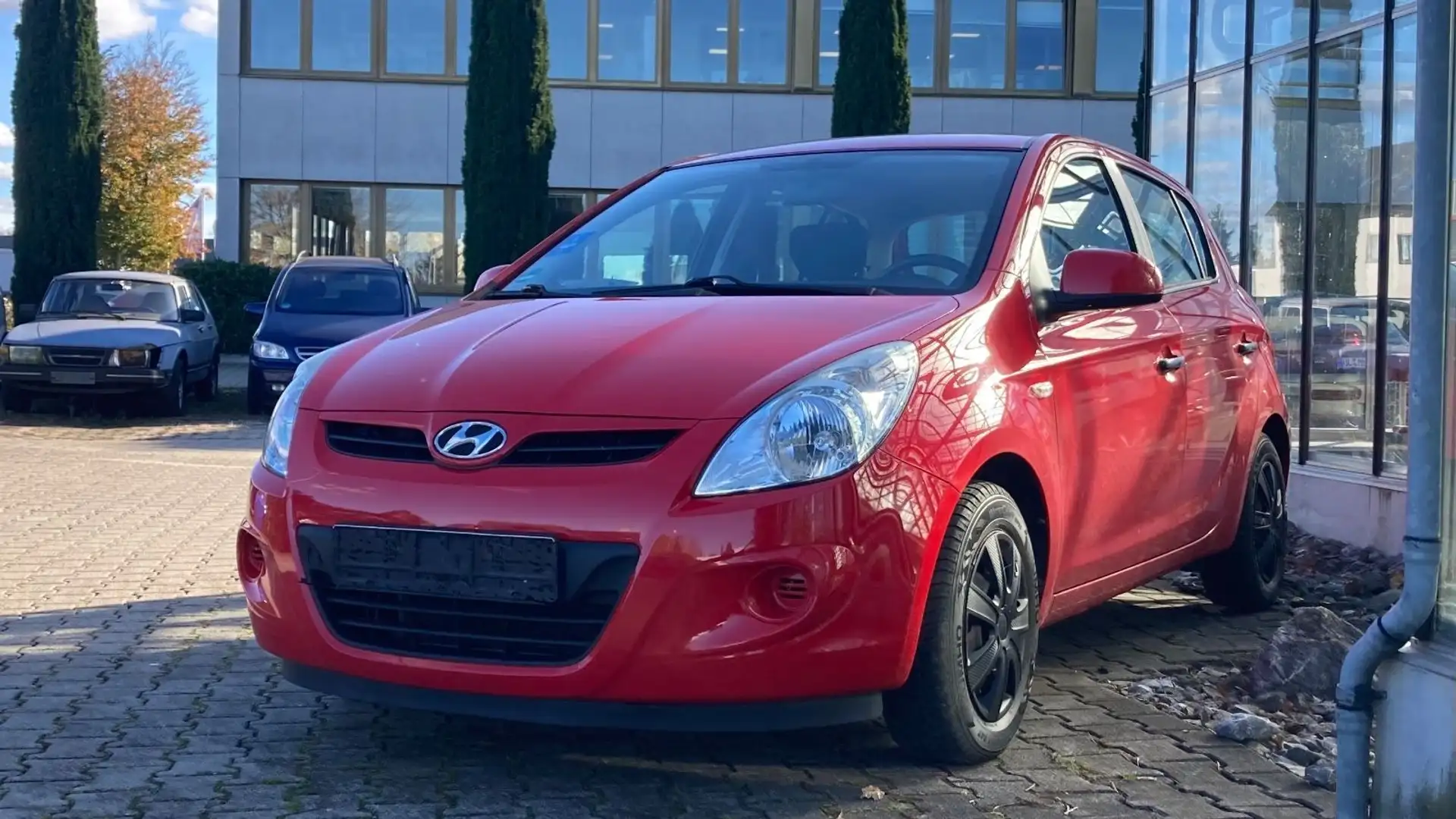 Hyundai i20 UEFA Euro 2012 Edition Klima SR WR TÜV neu Rouge - 1