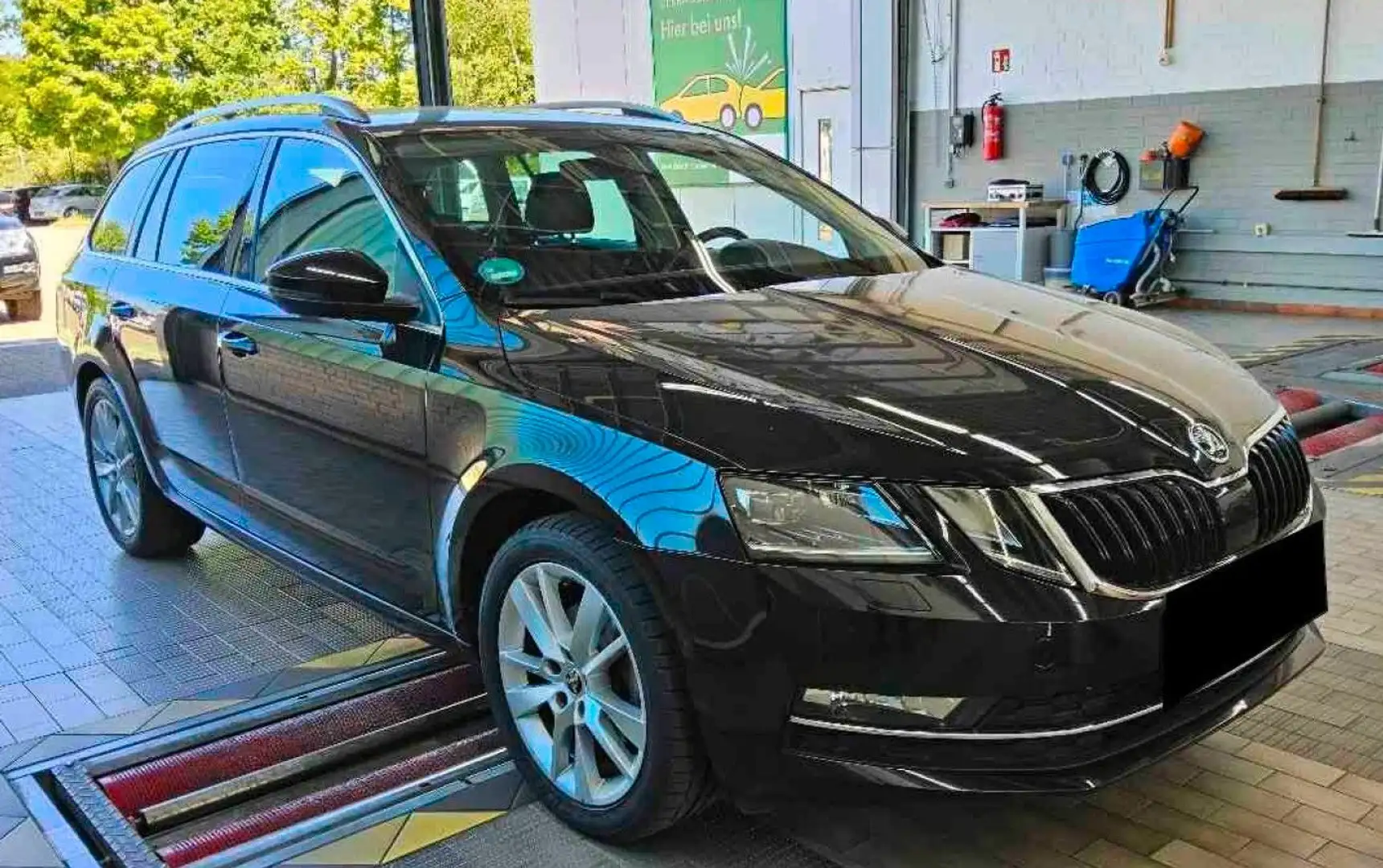 Skoda Octavia Combi Premium Edition *KeyLess*Leder*1Hd Schwarz - 2