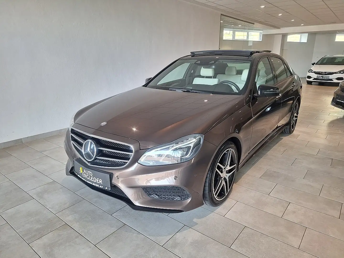 Mercedes-Benz E 350 CDI BlueTEC 4MATIC Avantgarde Aut. Brun - 2
