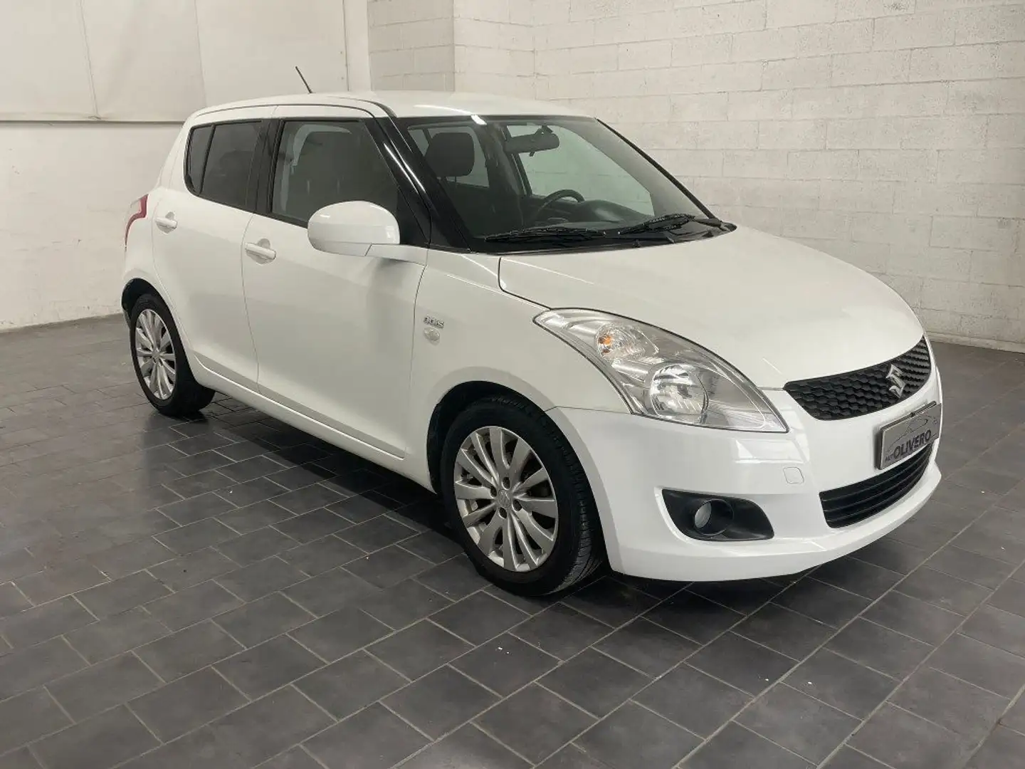 Suzuki Swift 1.3 DDiS 5 porte 75cv-UNIPRO-NEOPATENTATI Bianco - 1