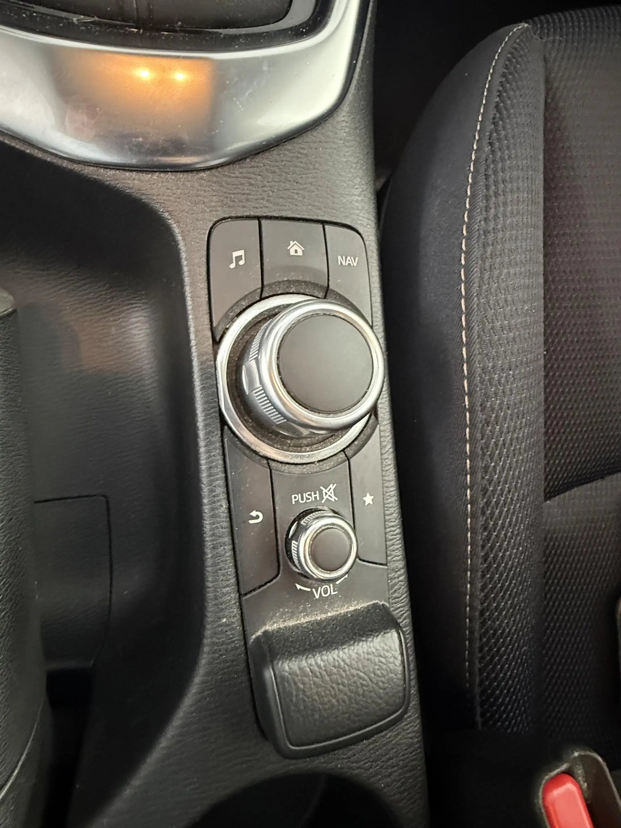 Mazda 2 1.5 Skyactiv-G Luxury / Driver Pack / Camera / Hea — photo 13