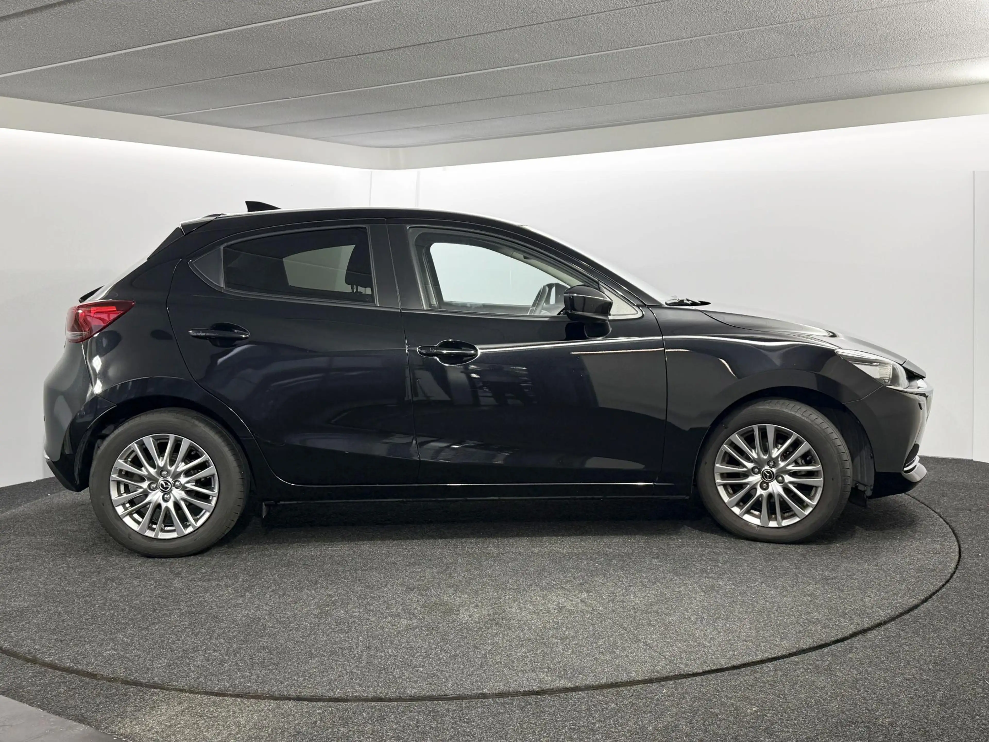 Mazda 2 1.5 Skyactiv-G Luxury / Driver Pack / Camera / Hea — photo 4