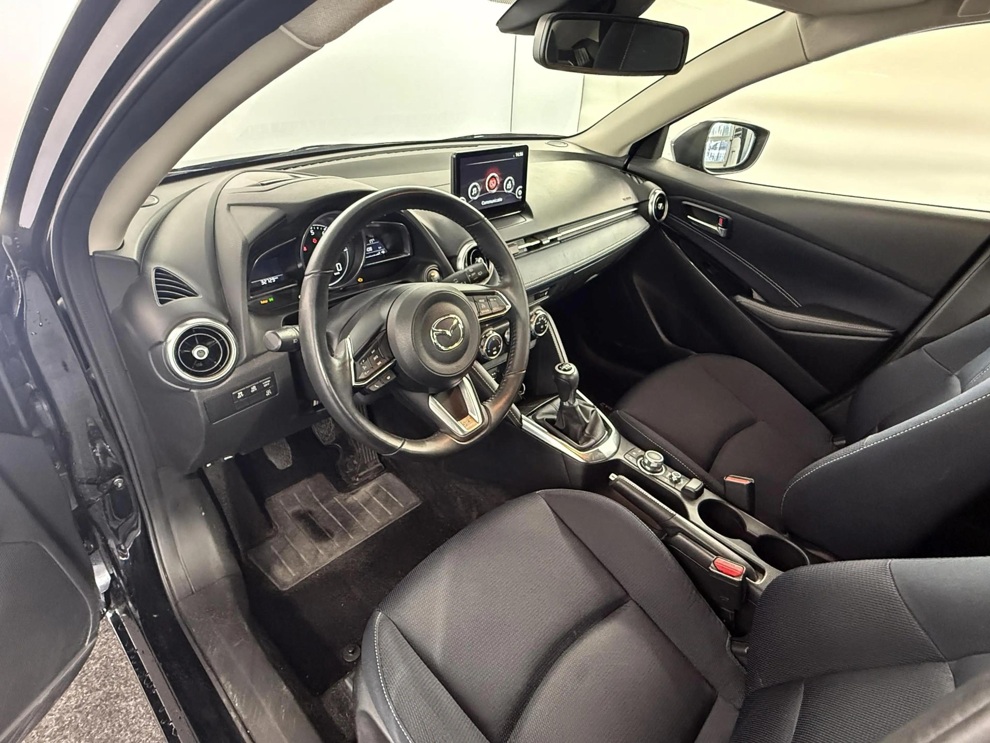 Mazda 2 1.5 Skyactiv-G Luxury / Driver Pack / Camera / Hea — photo 3