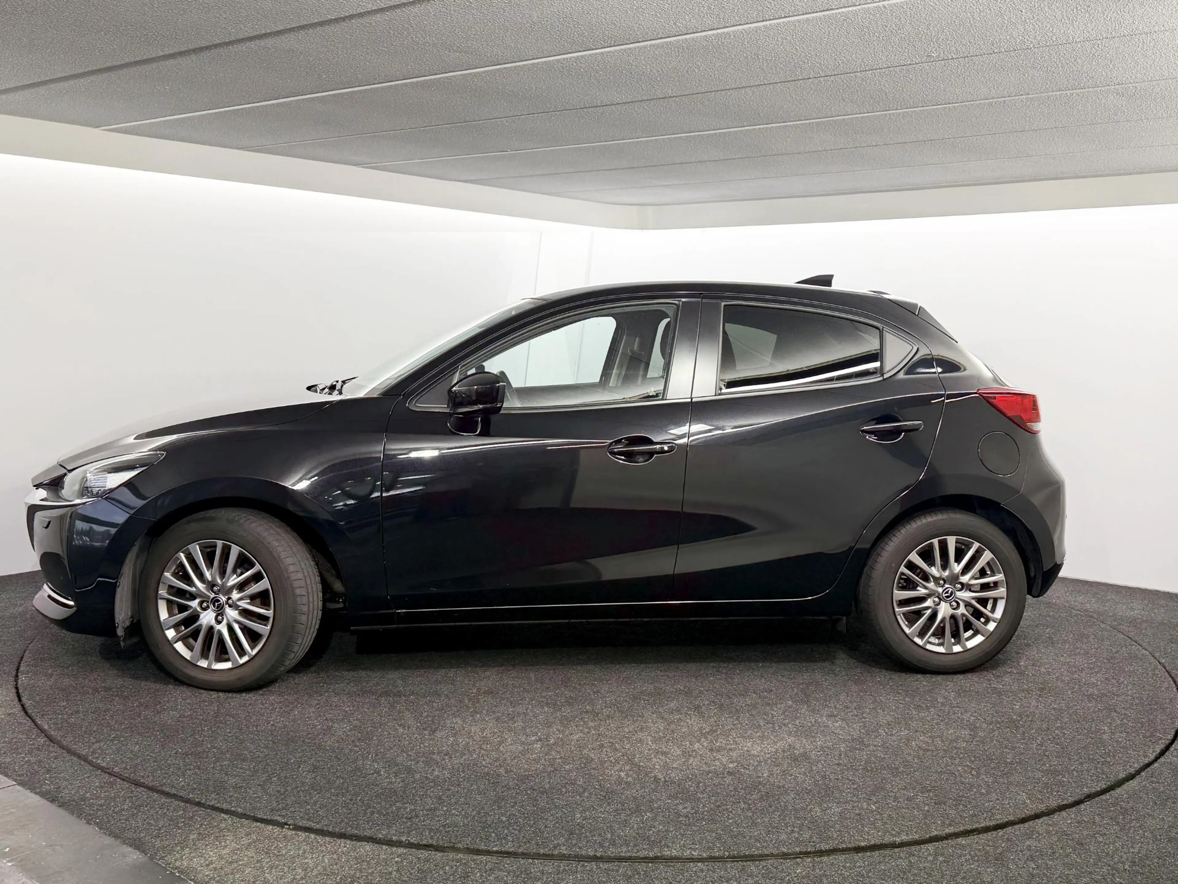 Mazda 2 1.5 Skyactiv-G Luxury / Driver Pack / Camera / Hea — photo 8
