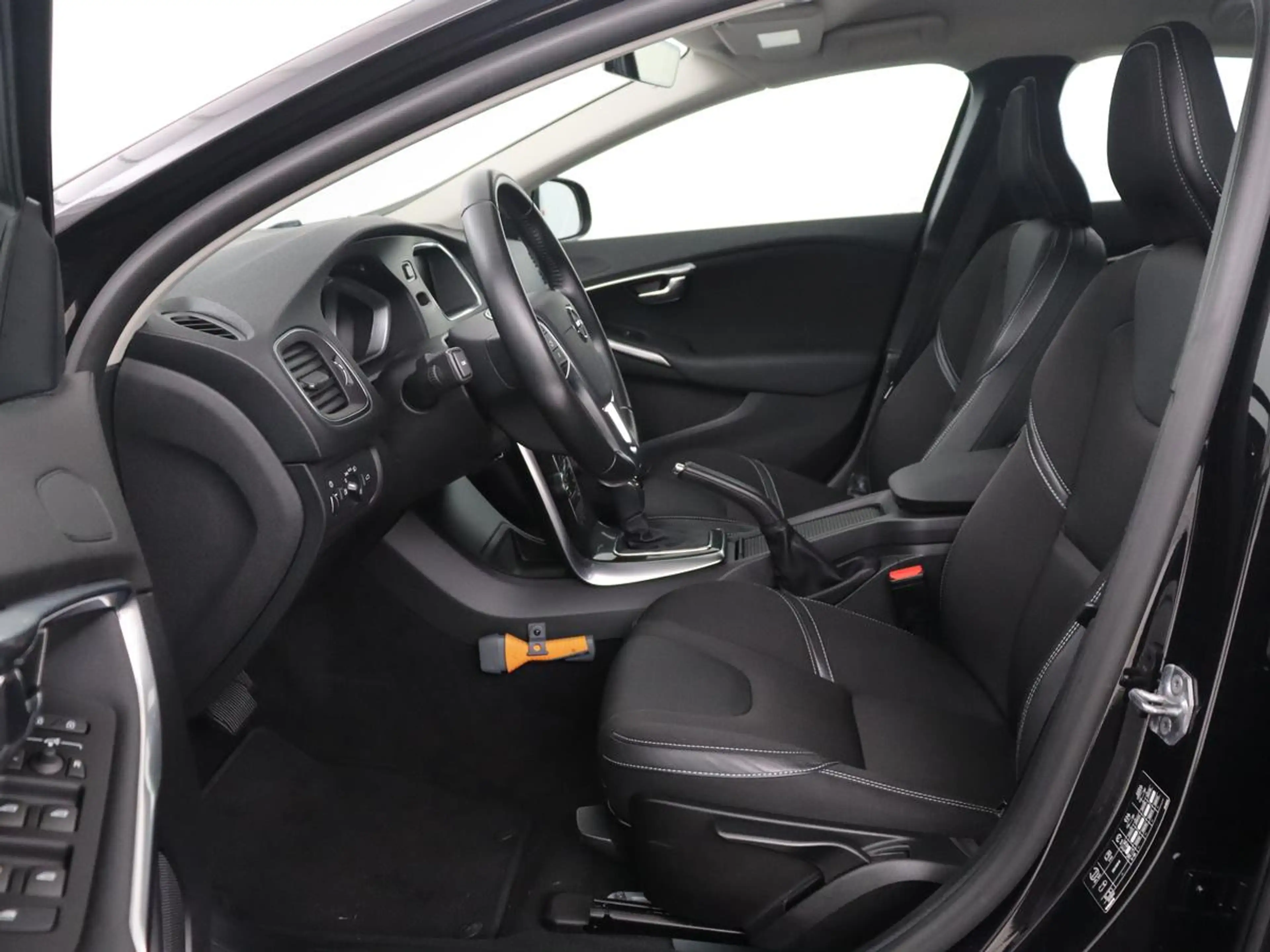 Volvo V40 1.5 T2 Polar+ | Automaat | Navigatie | Stoelverwar — photo 4