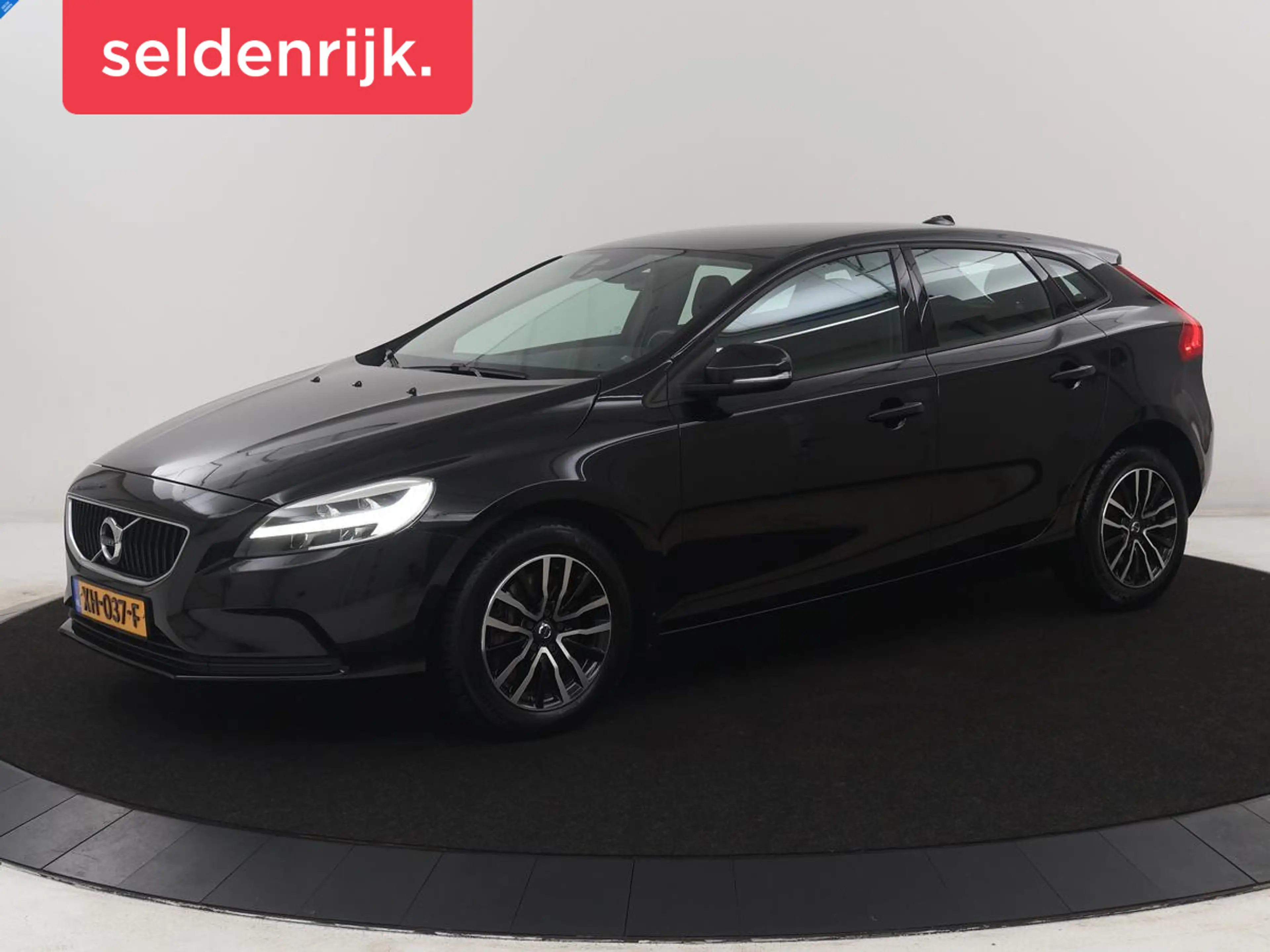 Volvo V40 1.5 T2 Polar+ | Automaat | Navigatie | Stoelverwar